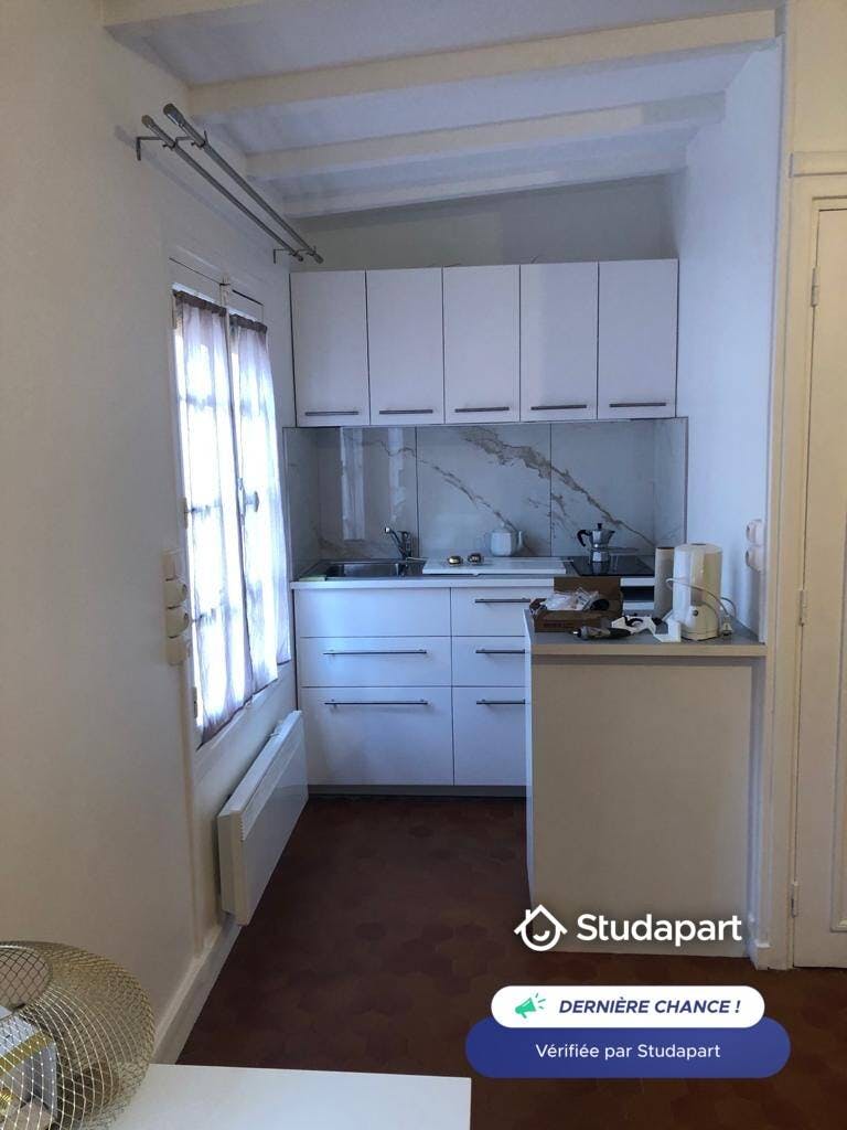 Apartment for rent for €2,000 per month in Paris, Rue Saint-Dominique