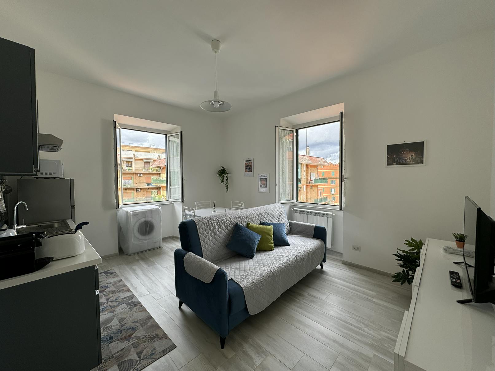 Apartment for rent for €1,600 per month in Rome, Via degli Olivi