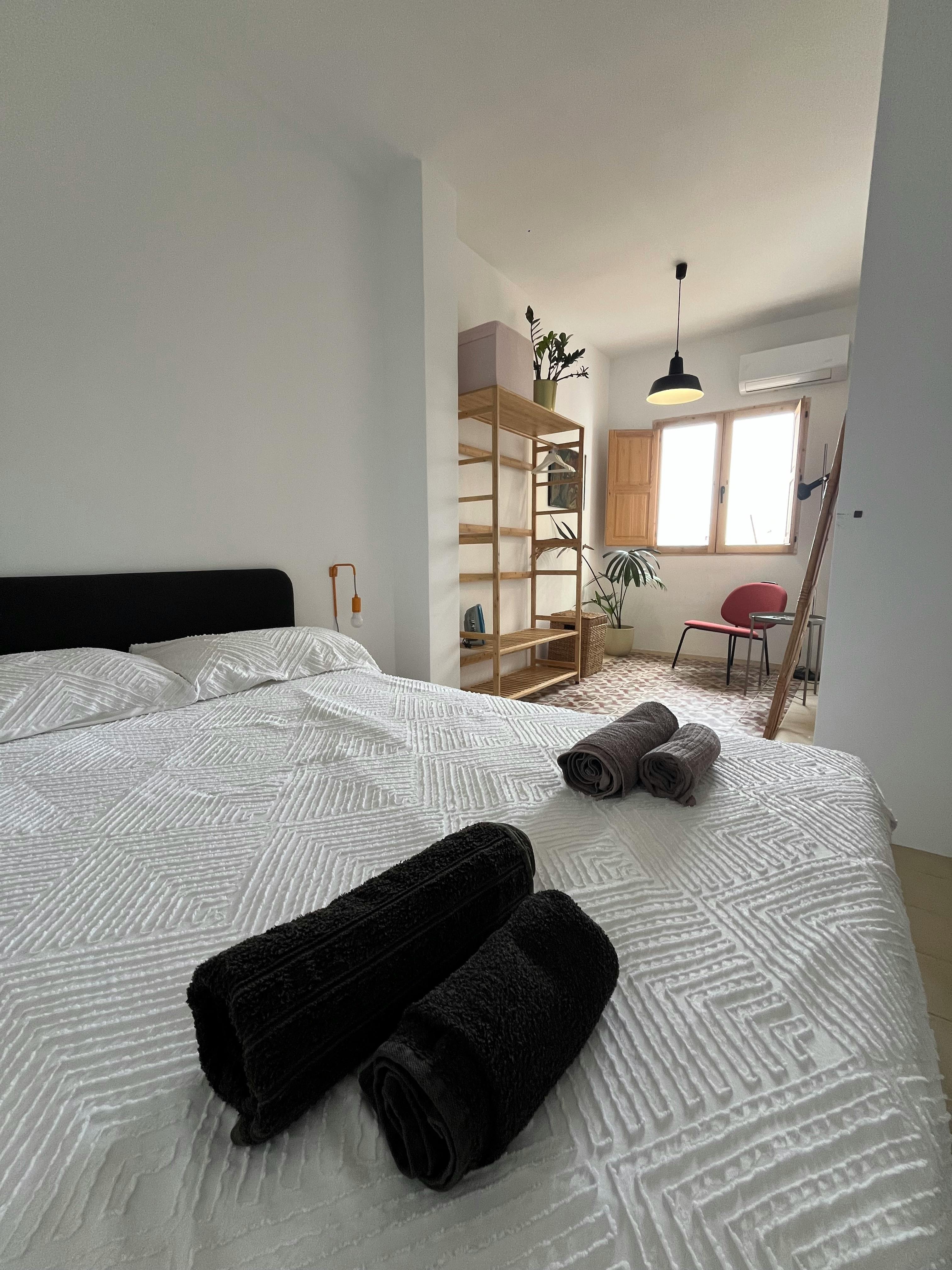 Single room Valencia, 1 bed, 18m² — photo 1