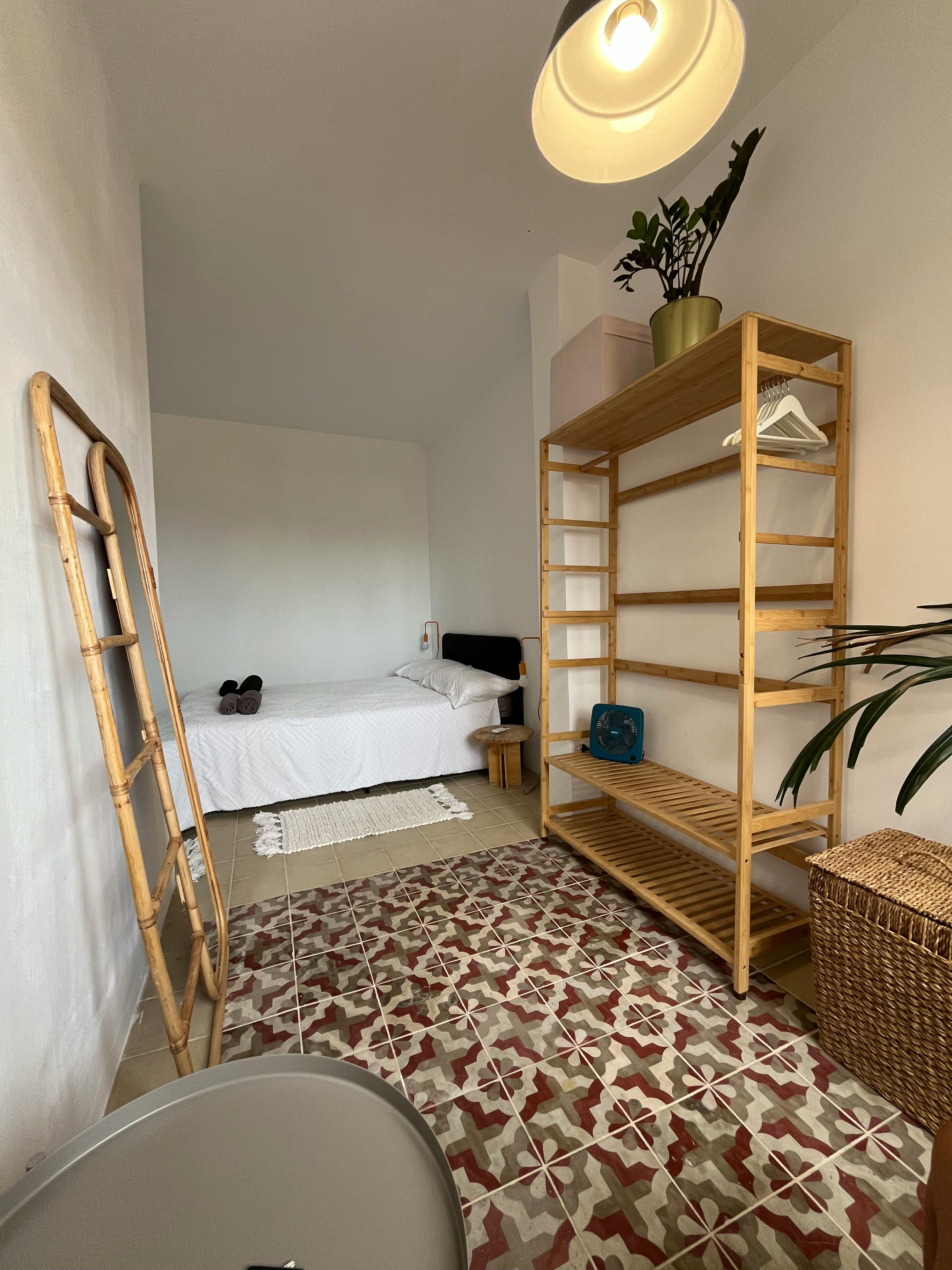 Single room Valencia, 1 bed, 18m² — photo 2