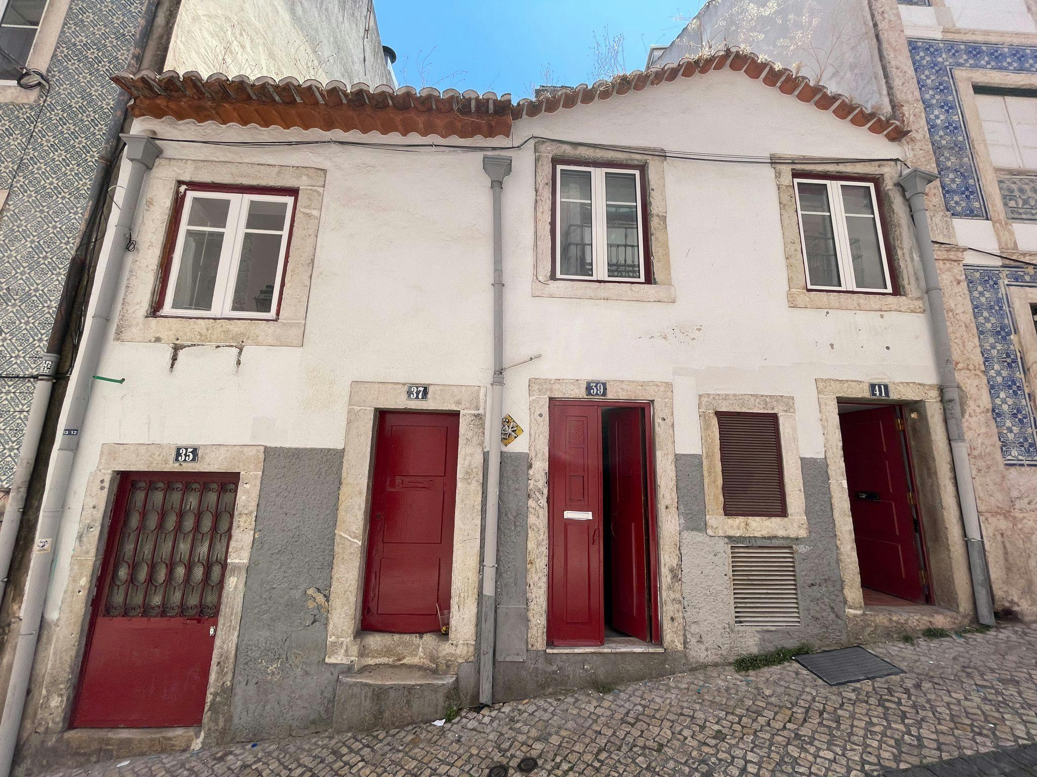 Travessa dos Fiéis de Deus, Lisbon preview