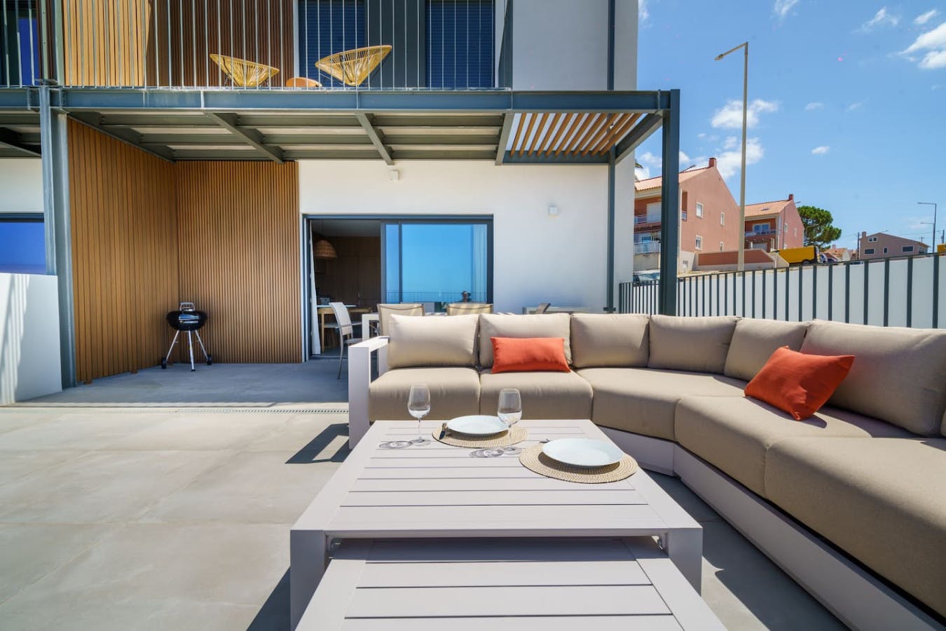 房源 正在以 €2,700 的月租出租，其位于 Carvoeira, Rua da Bela Vista