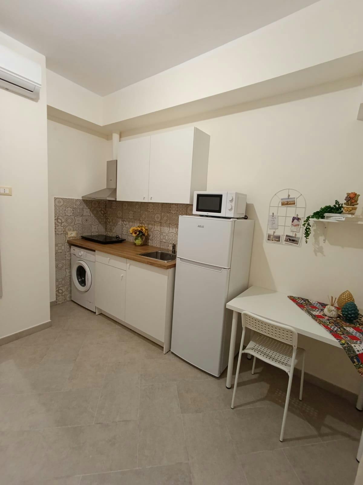 Studio for rent for €450 per month in Palermo, Via Rosario Gregorio