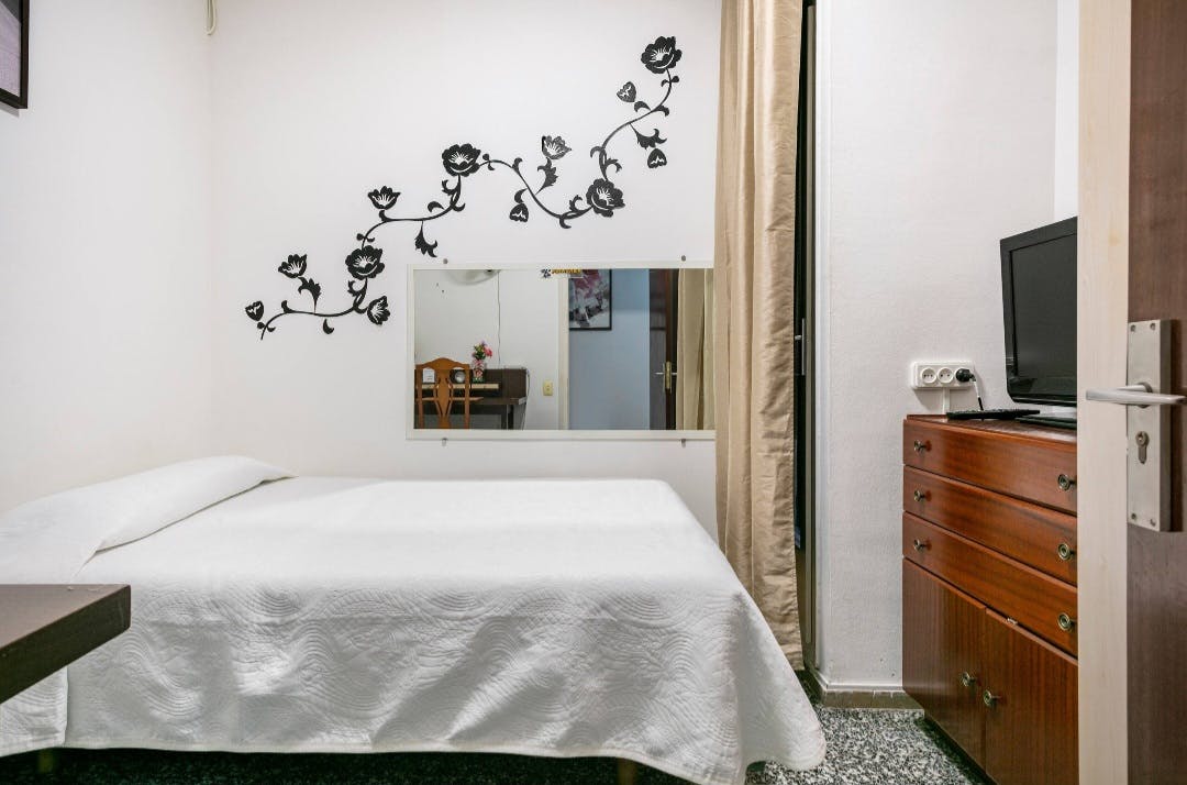 Private room for rent for €600 per month in Barcelona, Carrer d'Aragó