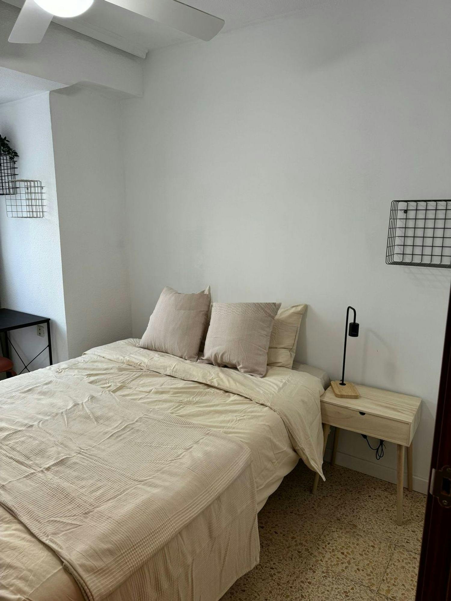 Single room Valencia, 1 bed, 6m² — photo 1