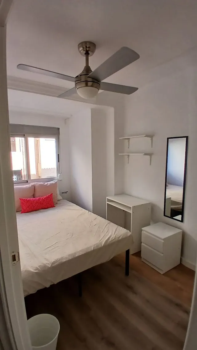 Private room in Carrer de Pere Patrici Mey, Valencia (1673394) room image 1