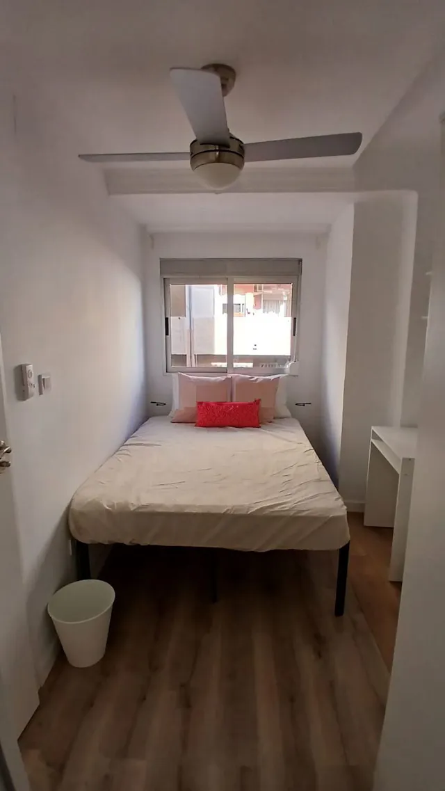 Private room in Carrer de Pere Patrici Mey, Valencia (1673394) room image 2