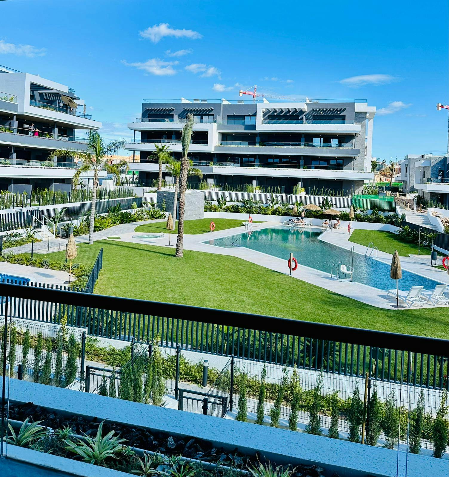 Building for rent for €2,200 per month in Alicante, Avenida Reverendo Francisco Sarrio Paya