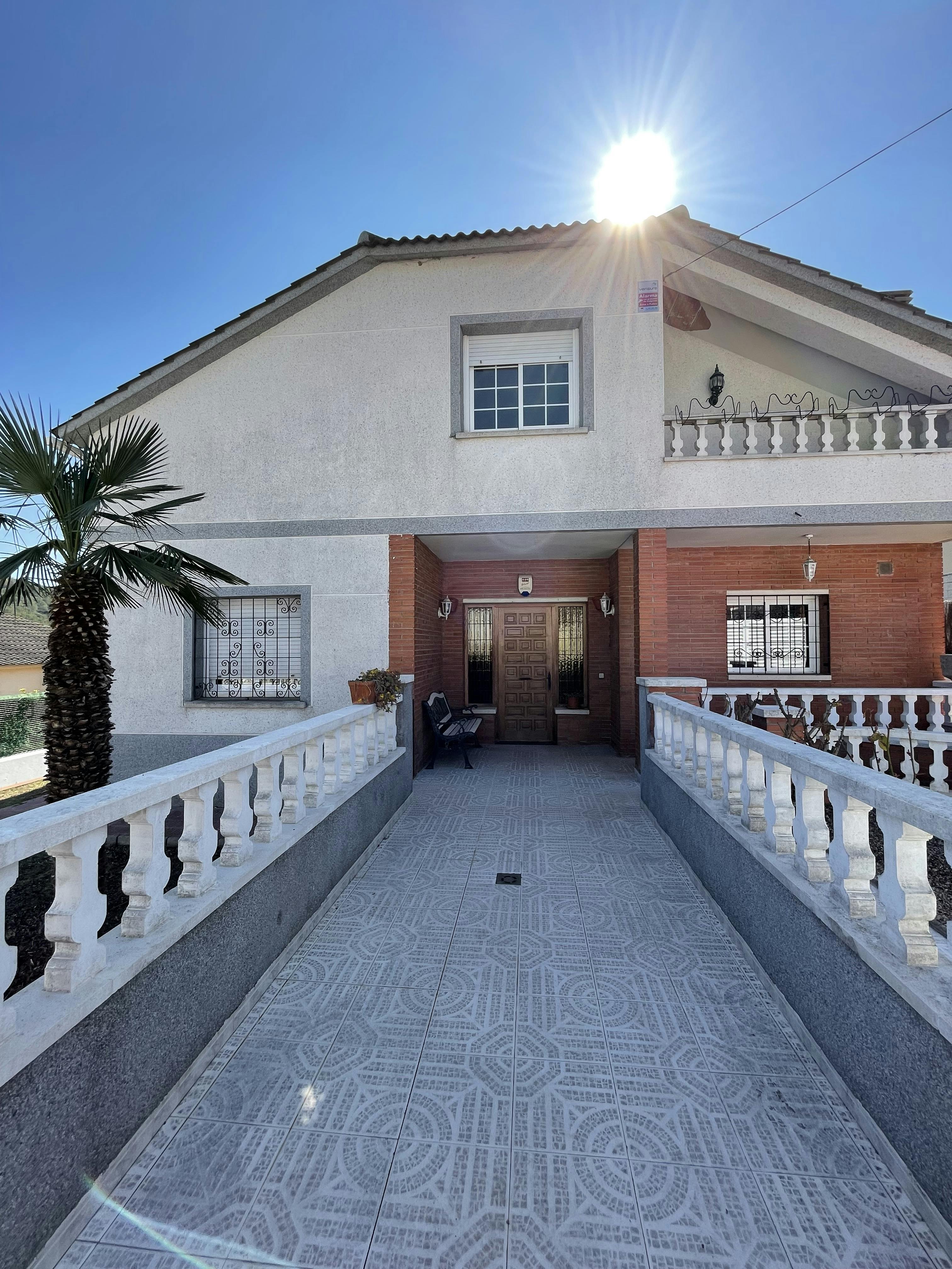 私人房间 正在以 €550 的月租出租，其位于 Canyelles, Carrer de Santa Fe