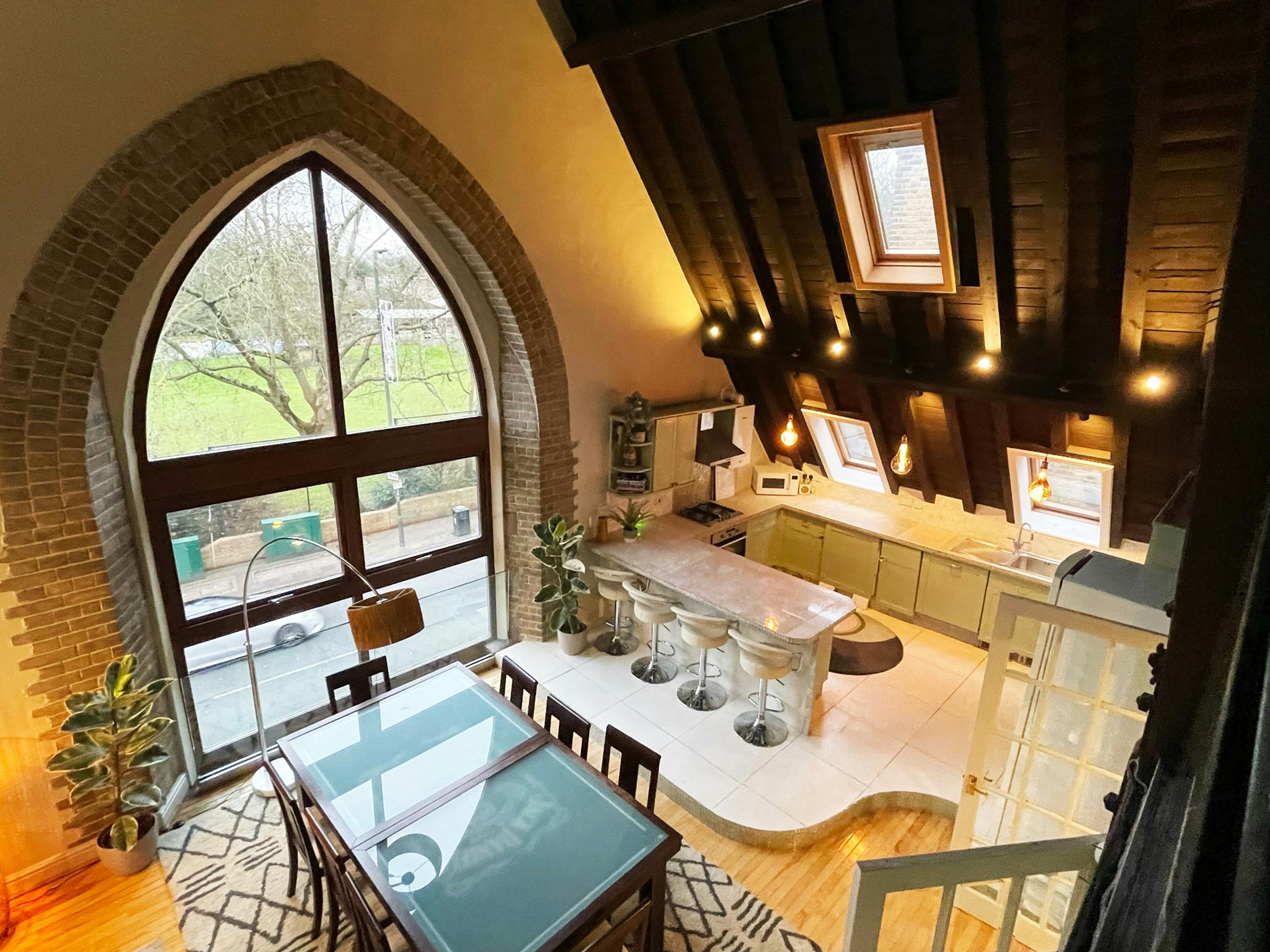 Apartment for rent for €6,247 per month in London, High Street