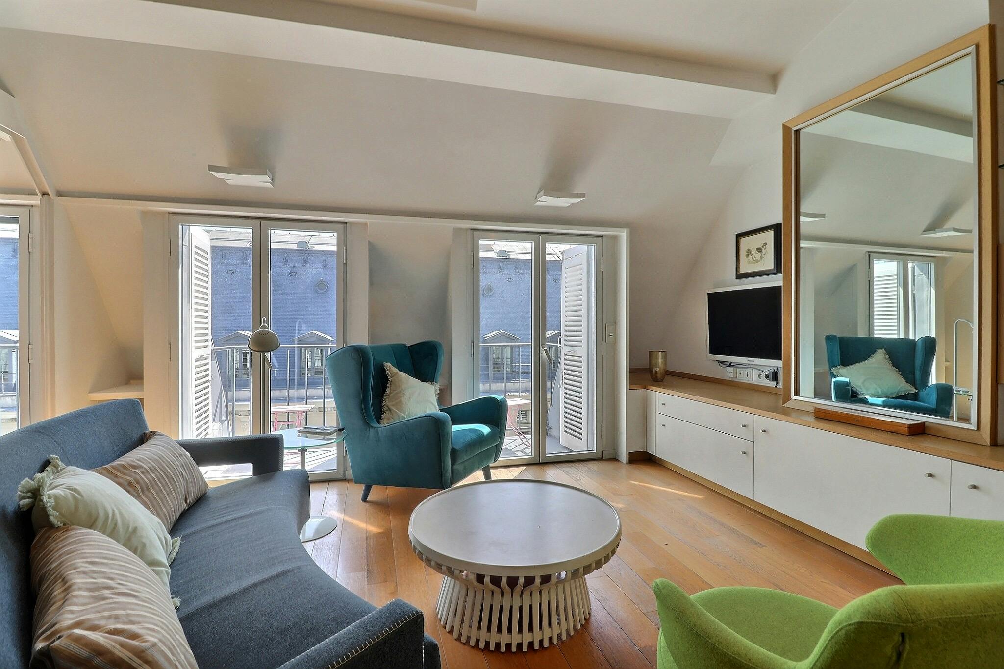 Apartment for rent for €3,103 per month in Paris, Rue de Rivoli