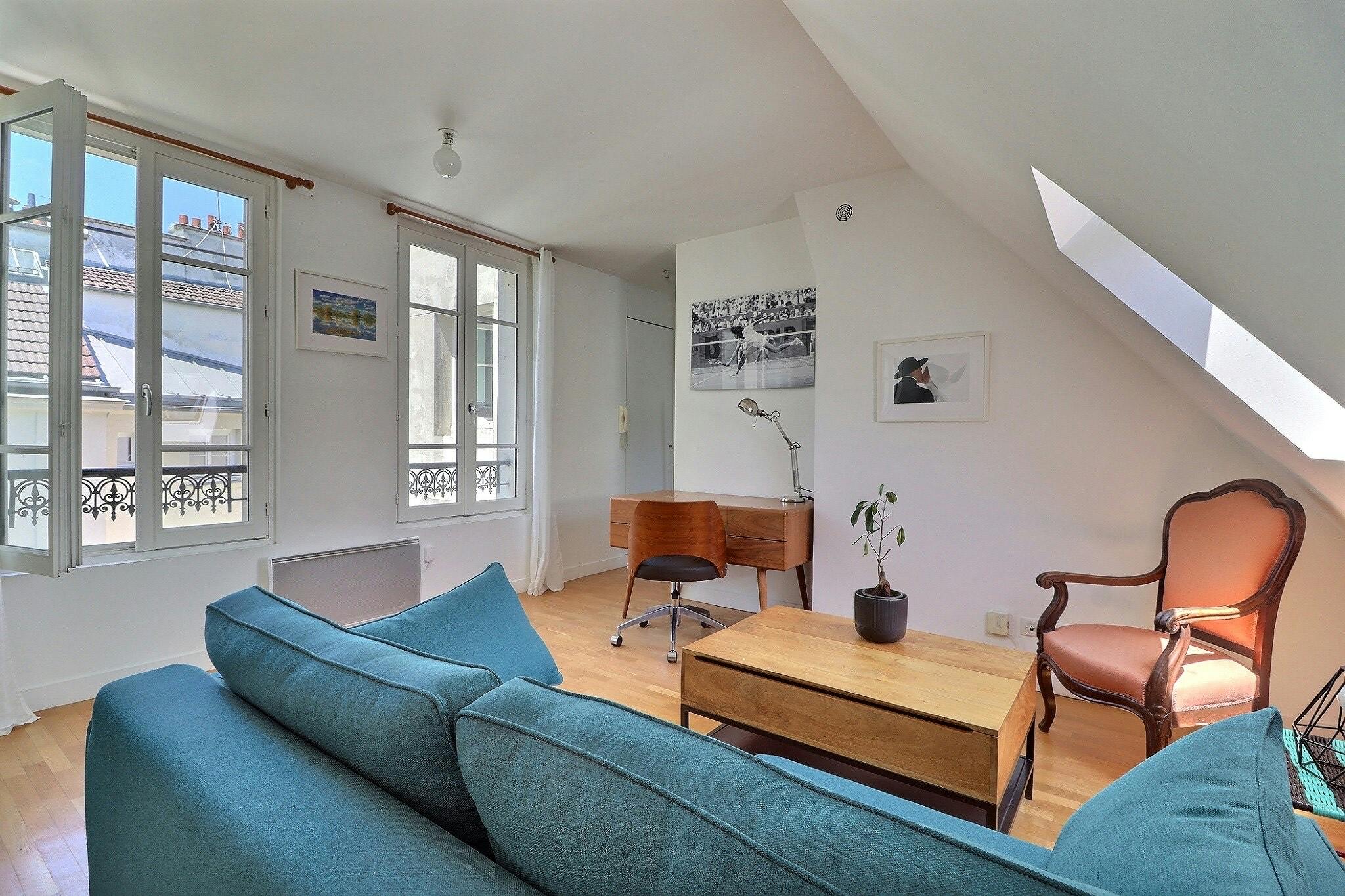 Apartment for rent for €2,438 per month in Paris, Rue de Richelieu
