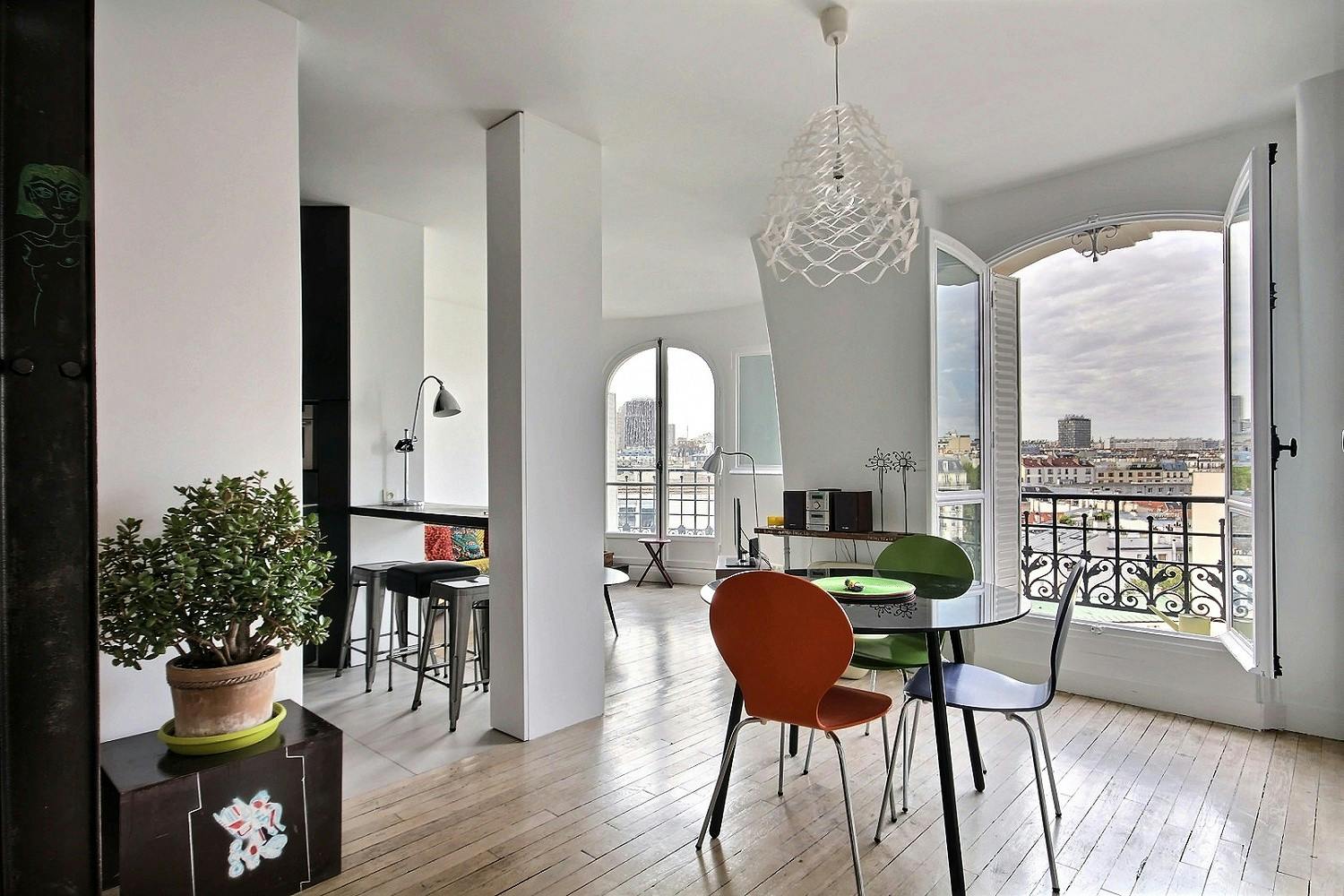 Apartment for rent for €2,393 per month in Paris, Rue de Mirbel