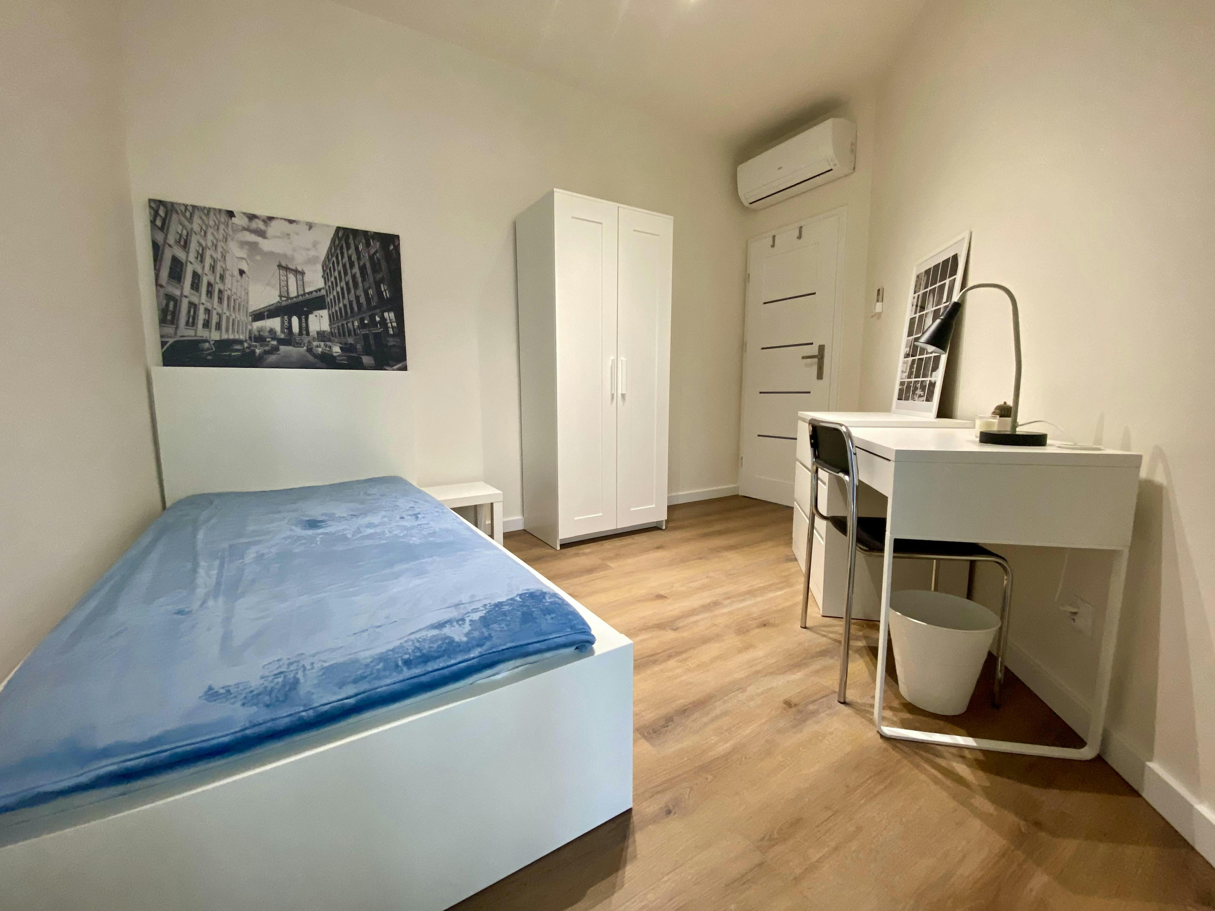 Chambre privée à louer pour 349 €/mois à Warsaw, Miedziana