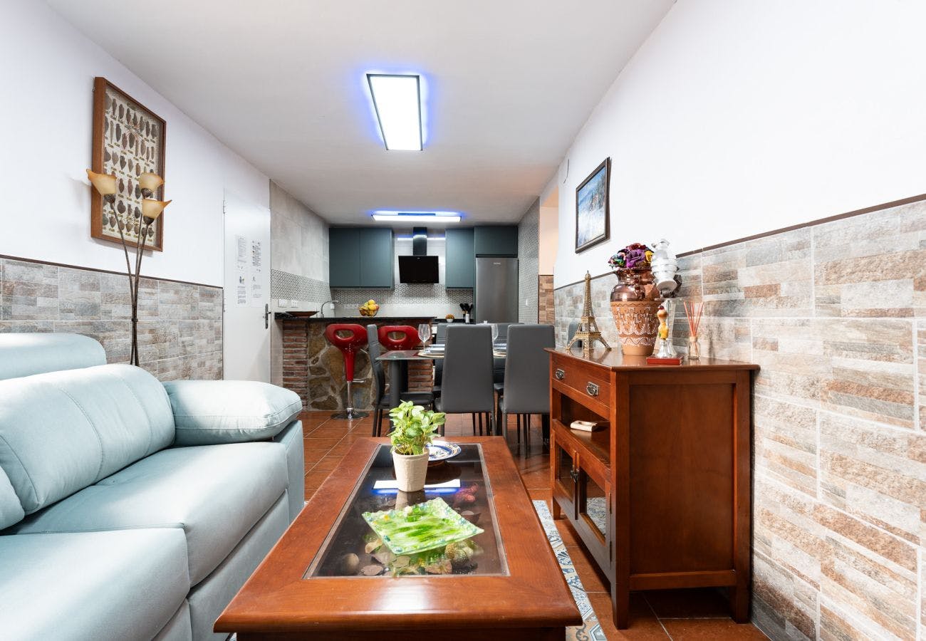 Calle Espino, Espino preview