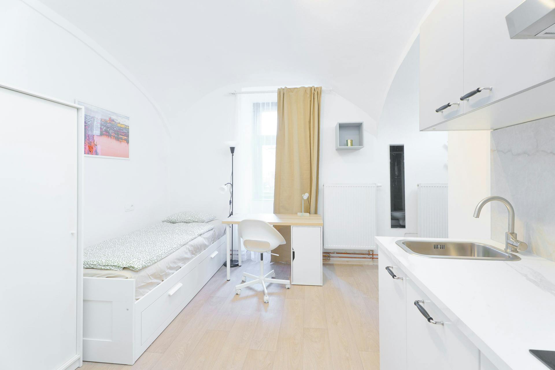 Studio for rent for CZK 22,900 per month in Hlavní město Praha, Kolčavka