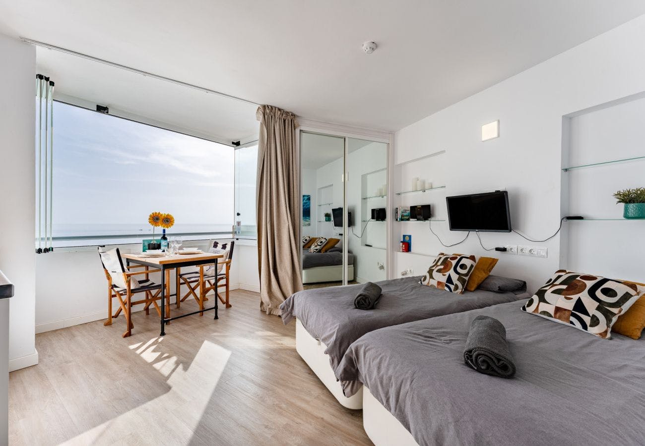 Studio for rent for €2,500 per month in Fuengirola, Paseo Marítimo Rey de España