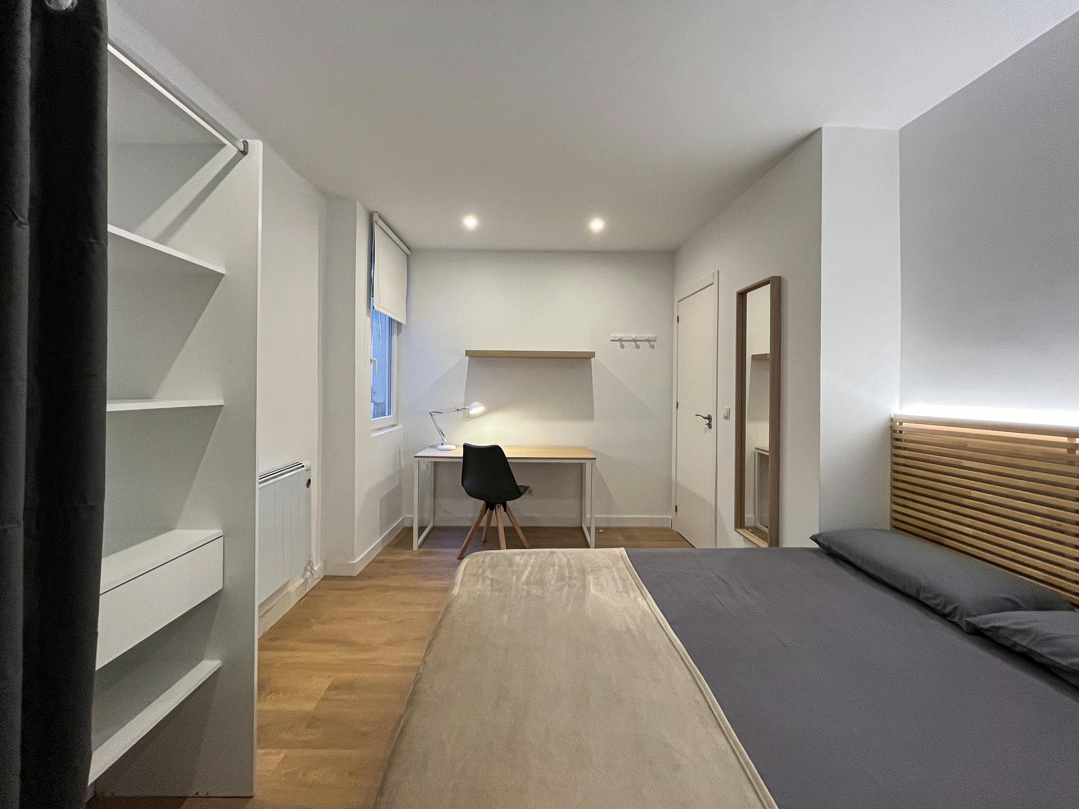 Private room for rent for €490 per month in Oviedo, Avenida de Pumarín