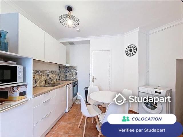 Cameră privată de închiriat pentru 340 EUR pe lună în Béziers, Place Saint-Aphrodise