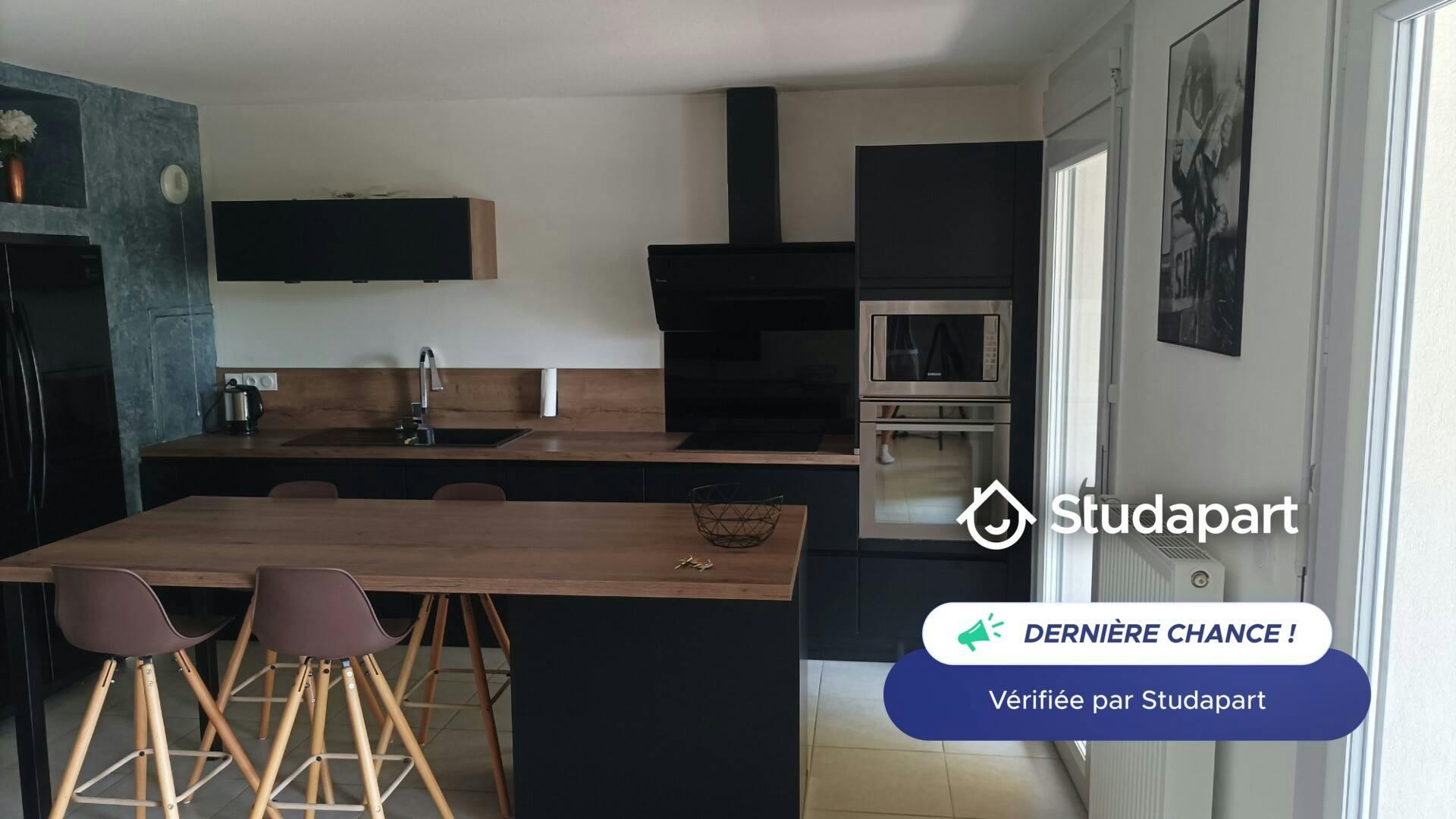 Apartment for rent for €1,100 per month in Grenoble, Rue Charles Rivail