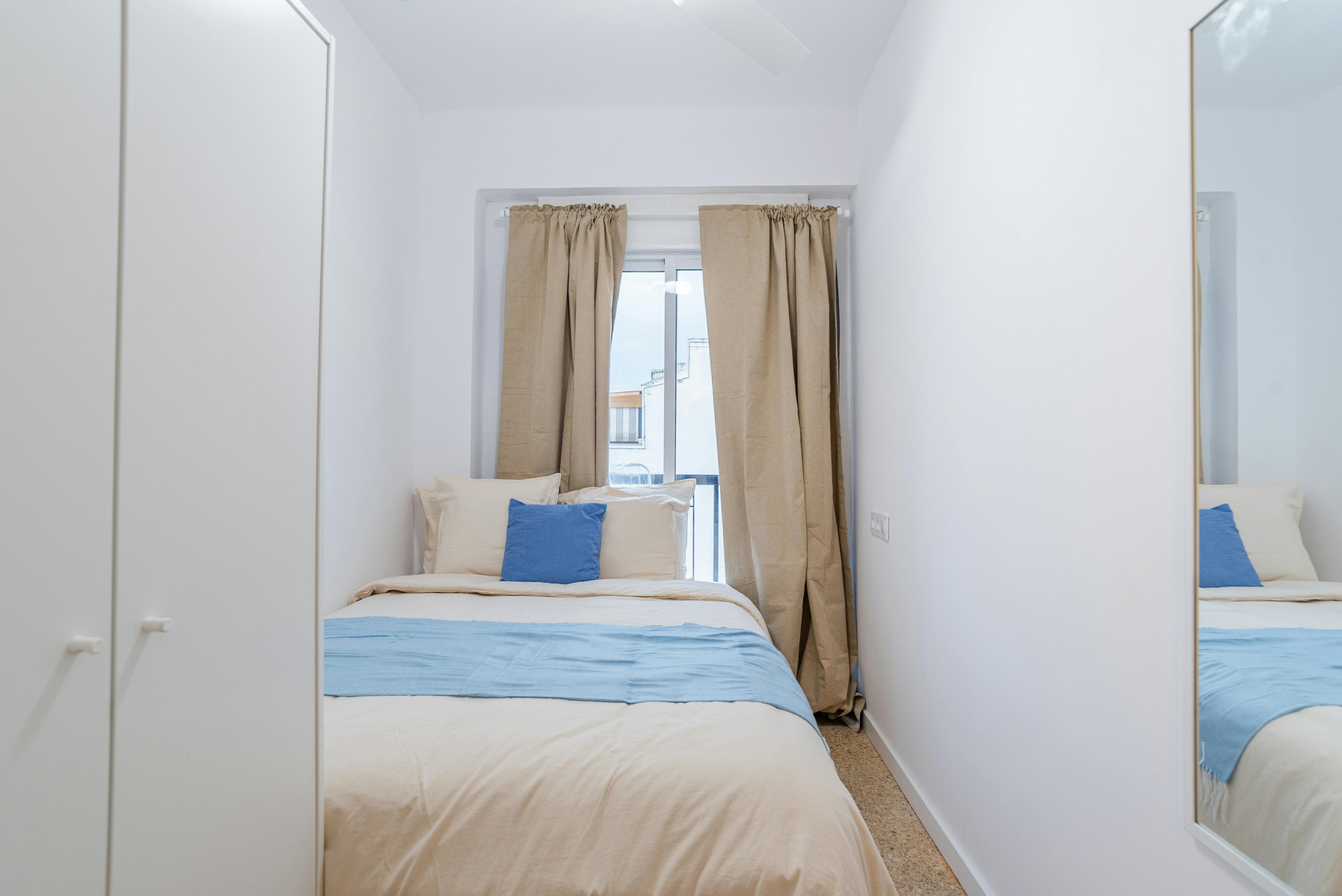 Private room for rent for €300 per month in Paterna, Carrer de la Mare de Déu del Pilar