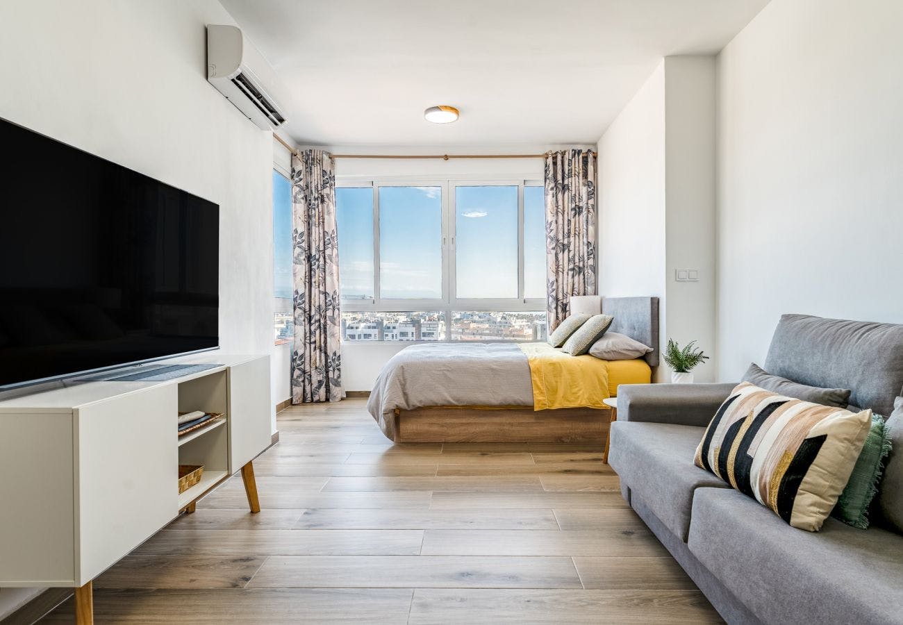 单间公寓 正在以 €2,500 的月租出租，其位于 Torremolinos, Calle la Colina