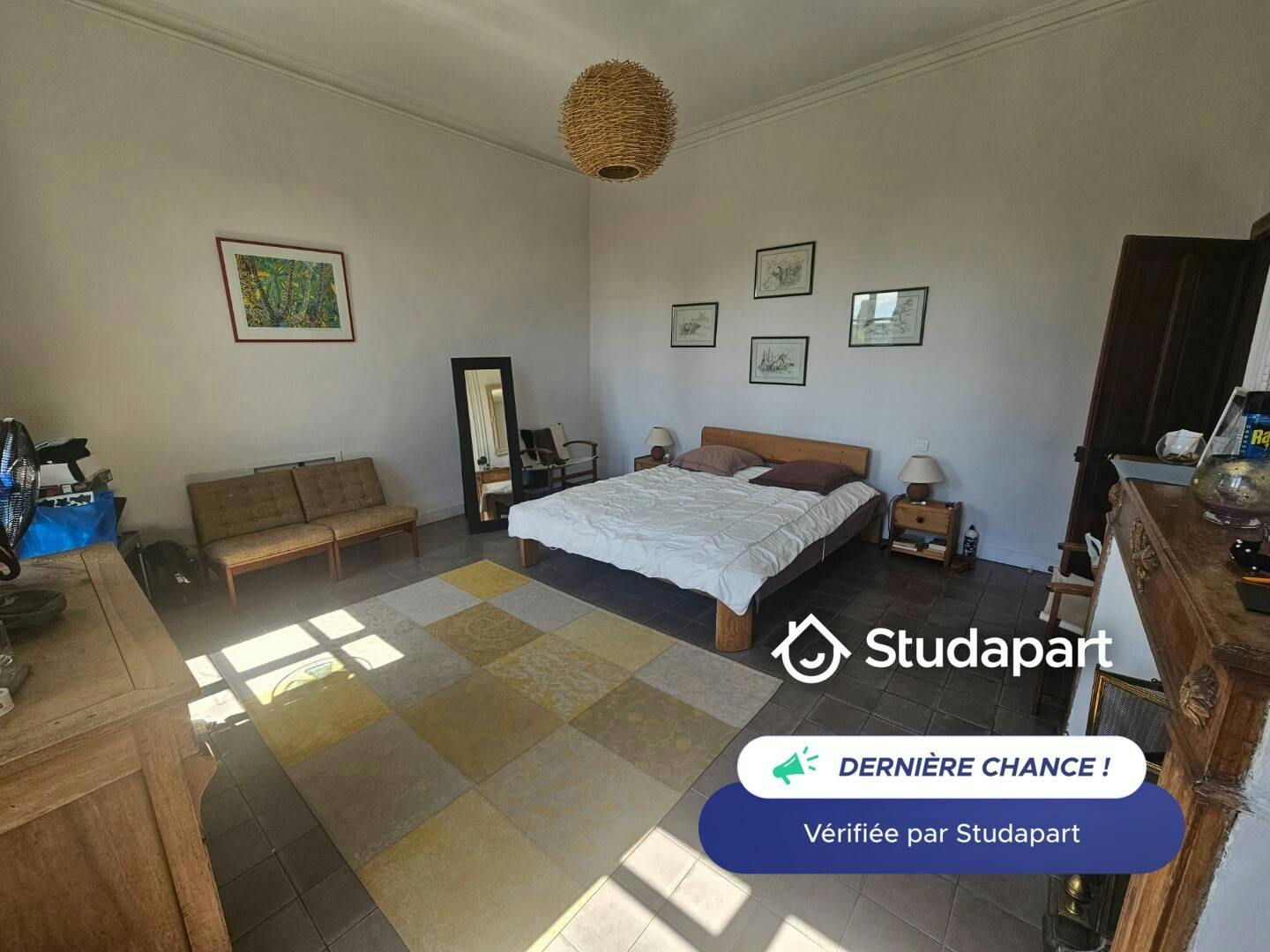 Private room for rent on Rue Rouget de Lisle, Nîmes