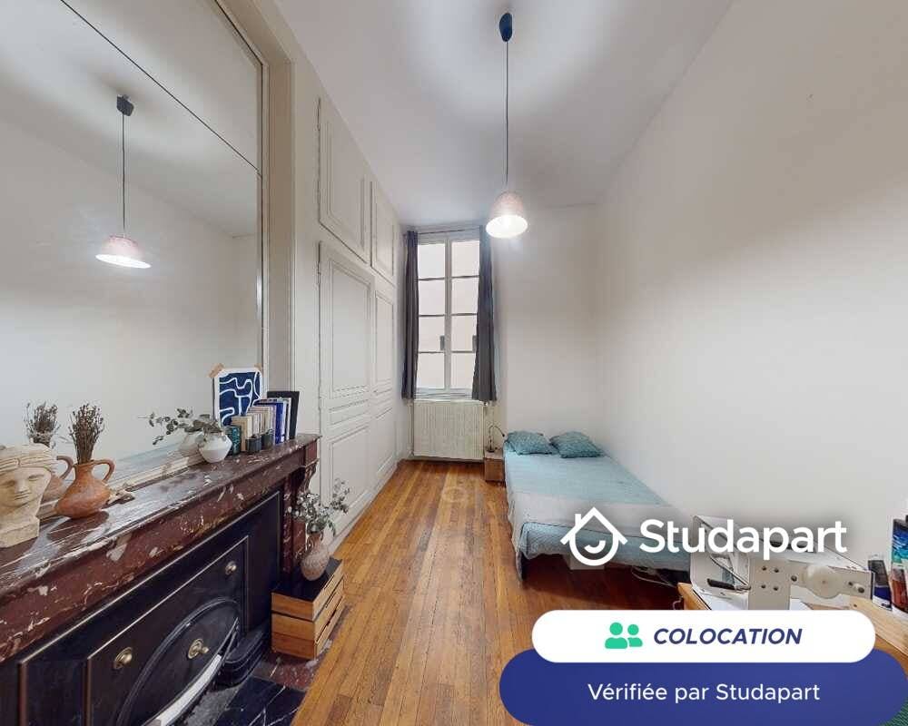 Private room for rent on Place de la Baleine, Lyon