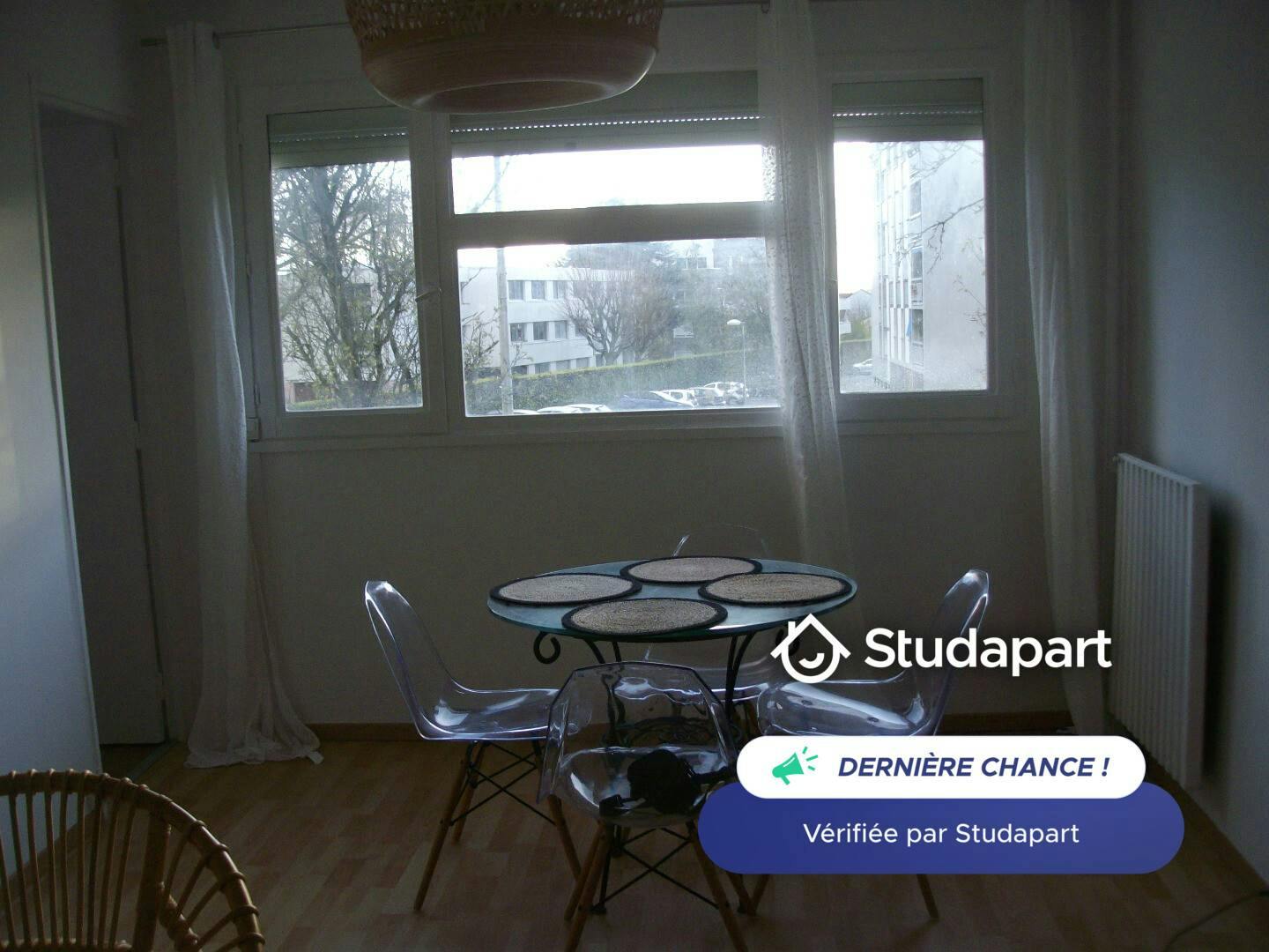 Квартира сдается в аренду за 800 € в месяц в Mont-Saint-Aignan, Parc de la Risle