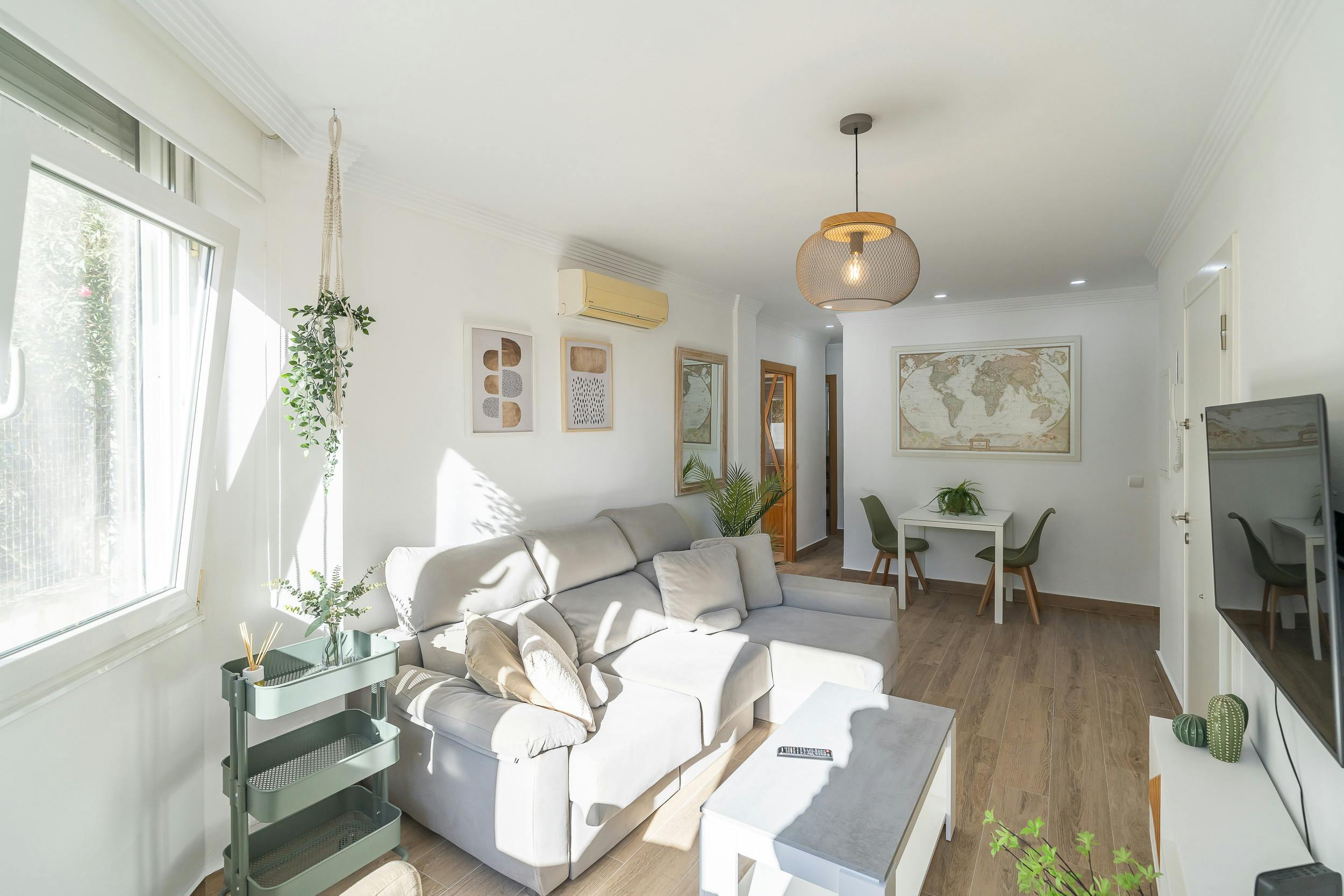Apartment for rent for €9,999 per month in Málaga, Avenida del Pintor Joaquín Sorolla