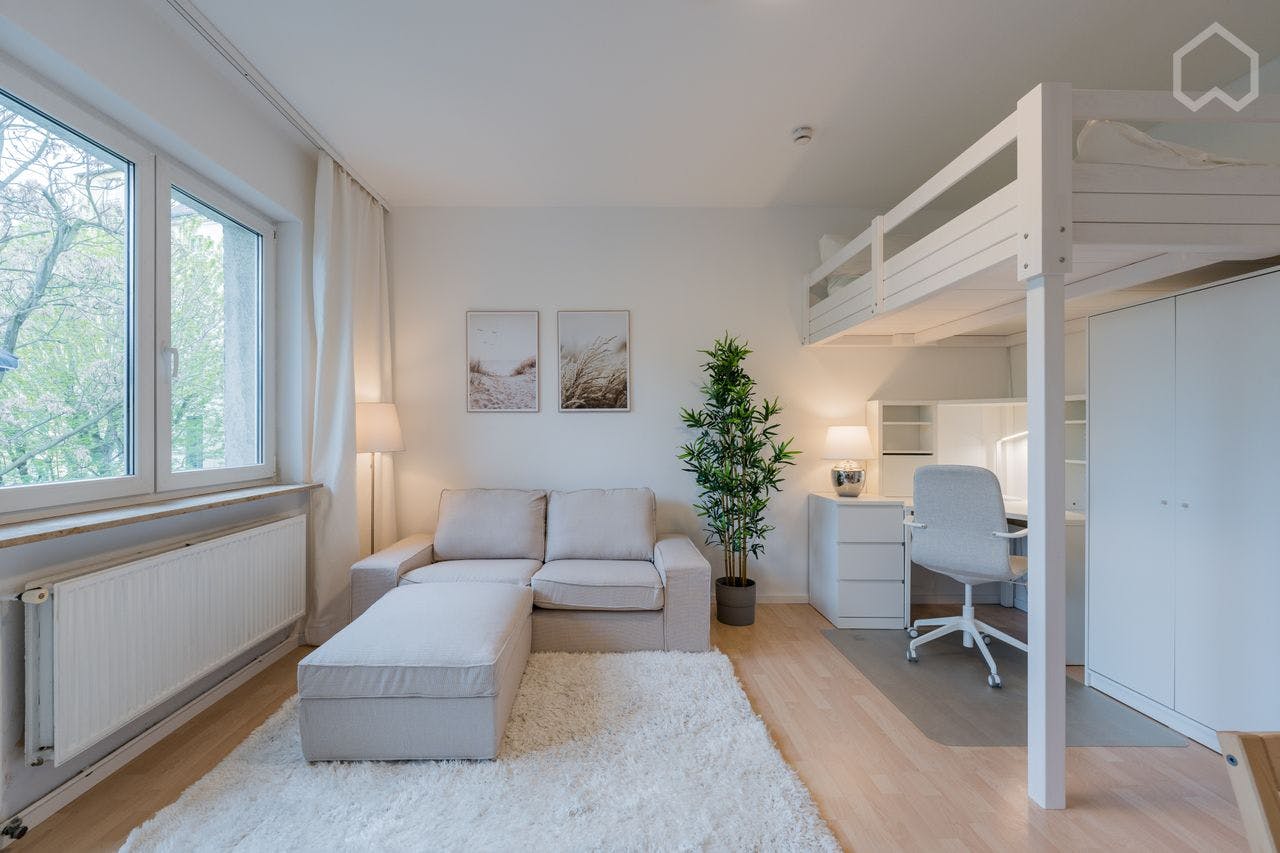 Studio for rent for €1,290 per month in Berlin, Hohenstaufenstraße