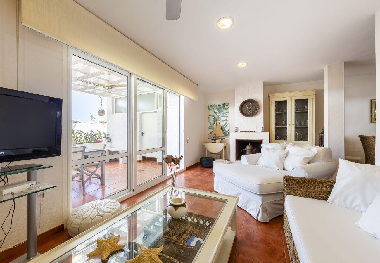 Apartamento para alugar por € 2.500 por mês em Roquetas de Mar, Paseo de los Castaños