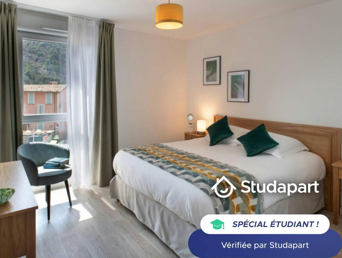 WG-Zimmer zu mieten für 580 € pro Monat in Digne-les-Bains, Boulevard Victor Hugo