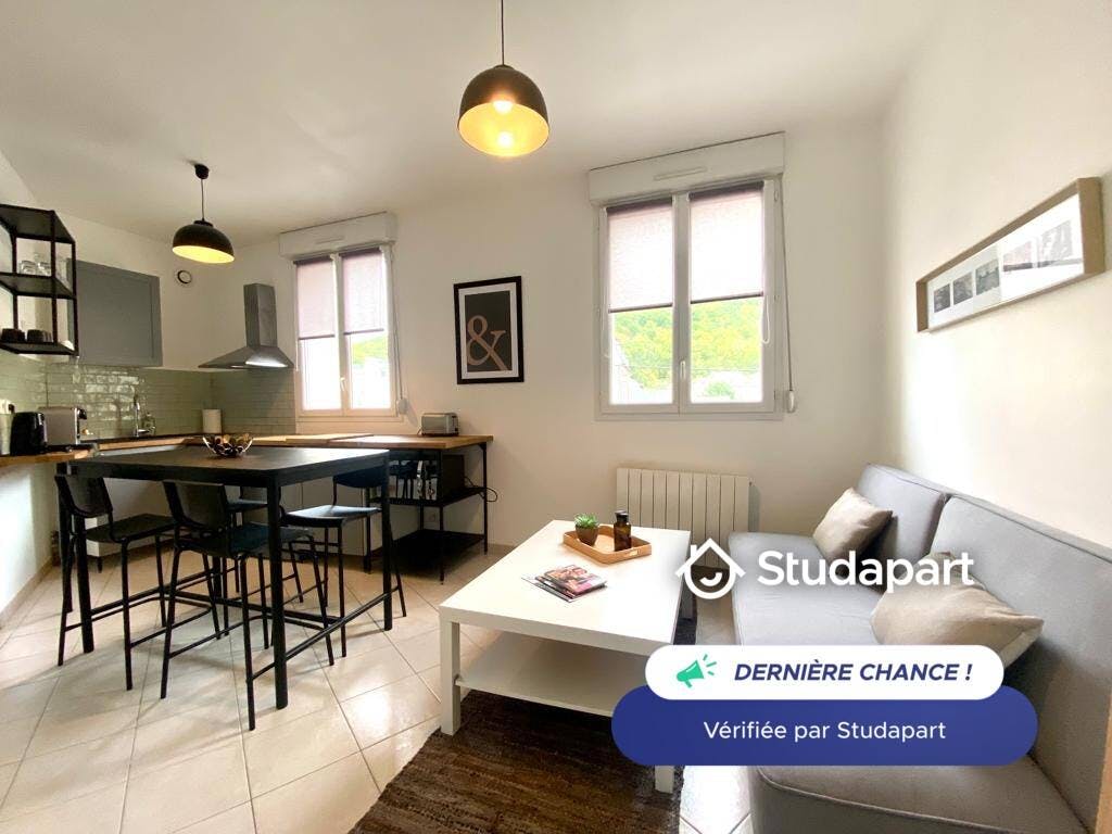 Apartment for rent for €850 per month in Vernon, Route de Giverny