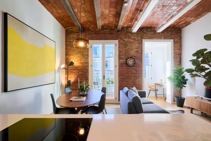 Apartment for rent for €3,800 per month in Barcelona, Carrer de Balmes