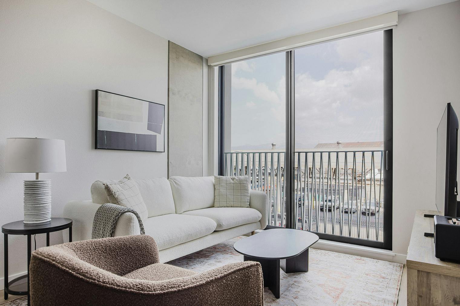 Appartamento in affitto a $2,570 al mese a Los Angeles, Mesnager Street