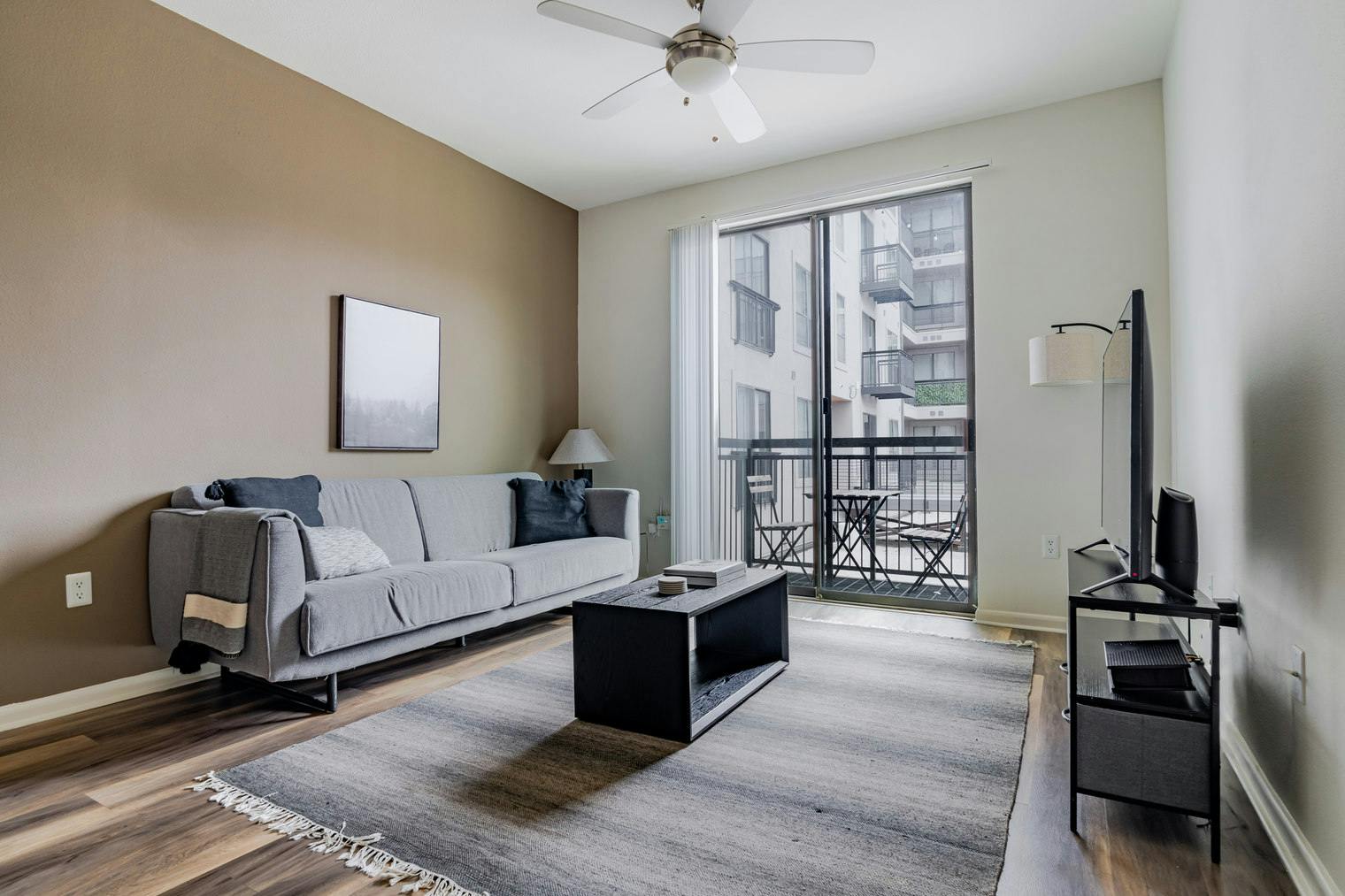 Mieszkanie do wynajęcia za 3444 € miesięcznie w mieście Austin, Century Oaks Terrace