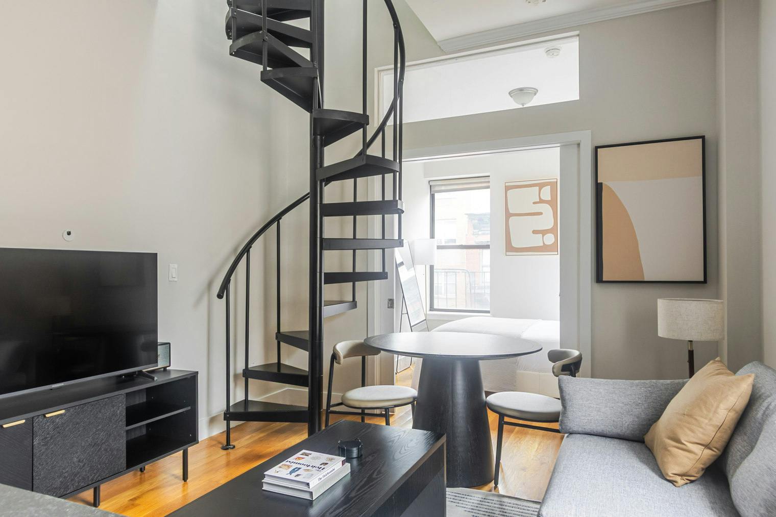 Apartament de închiriat pentru $7,479 pe lună în New York City, West 47th Street
