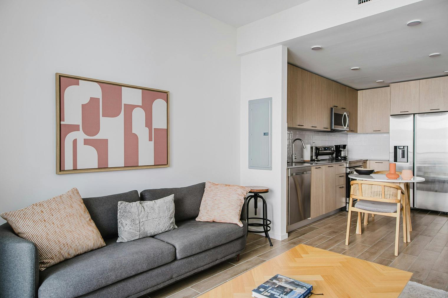 Mieszkanie do wynajęcia za $5,600 miesięcznie w mieście Miami, Shipping Avenue