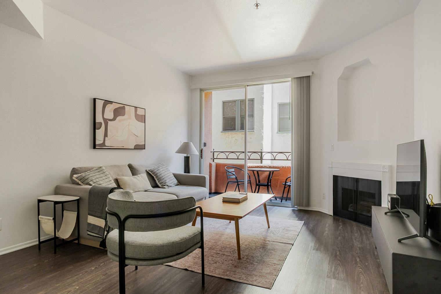 Квартира сдается в аренду за $4,444 в месяц в Los Angeles, Cloverdale Avenue