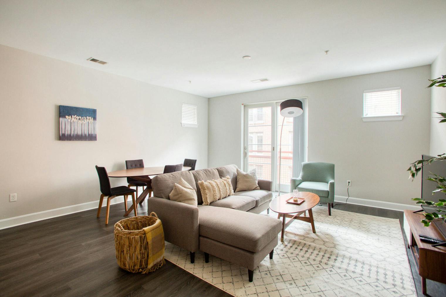 Appartement te huur voor $8,630 per maand in Bethesda, Arlington Road