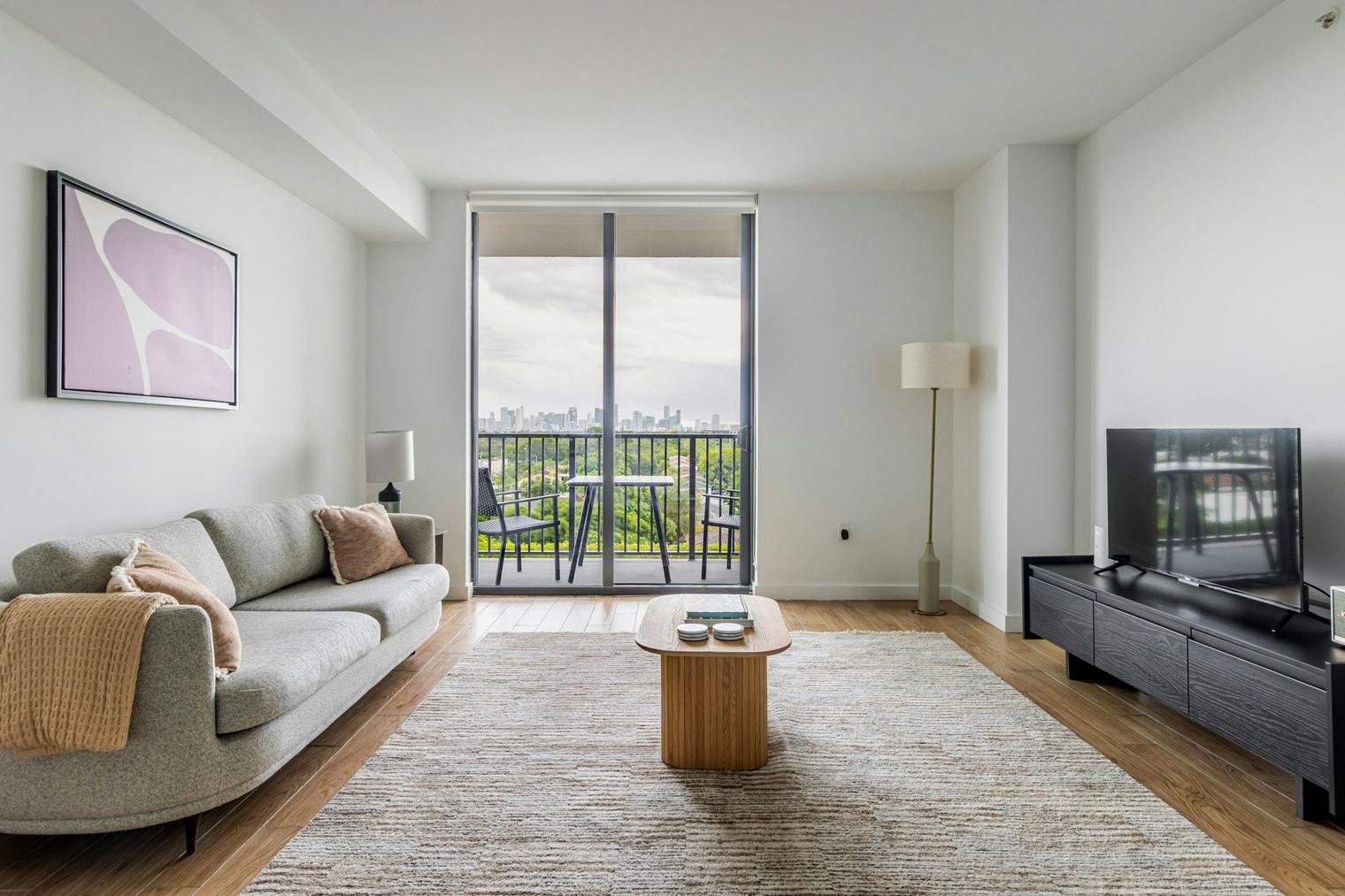 Appartement te huur voor $5,425 per maand in Miami, Southwest 37th Avenue