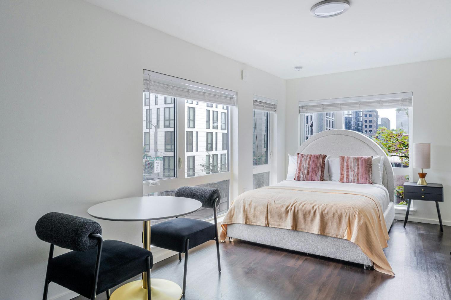 Studio for rent for $2,560 per month in Seattle, Brooklyn Avenue Northeast