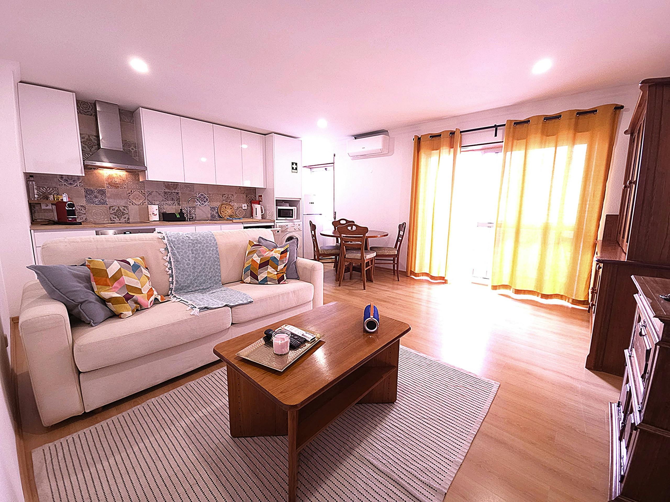 Appartamento in affitto a 9999 € al mese a Costa da Caparica, Avenida Movimento das Forças Armadas