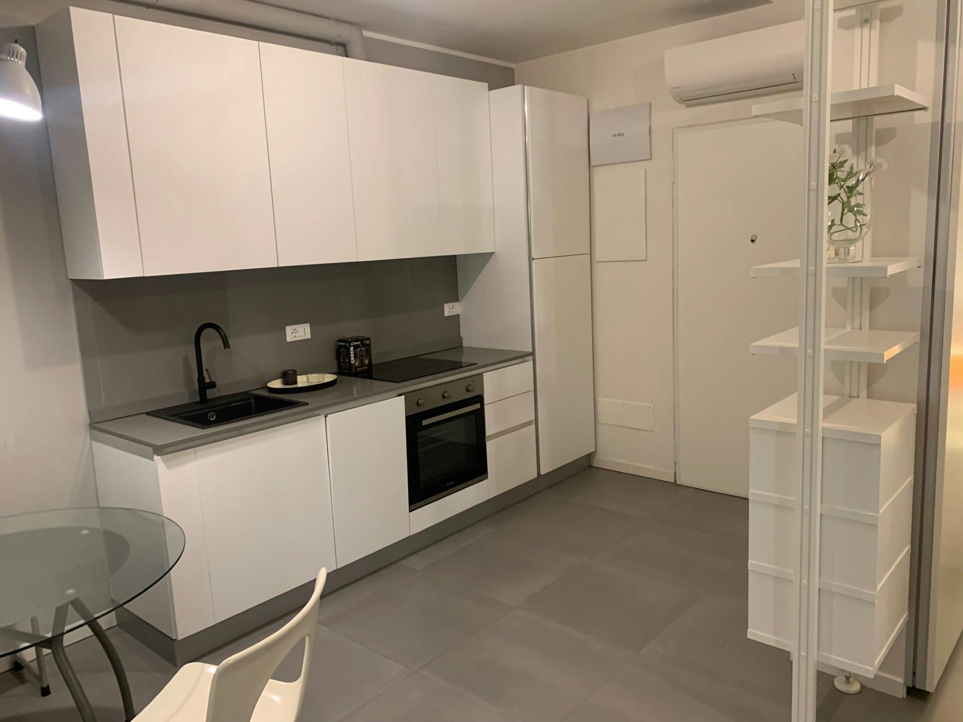 Studio for rent for €1,450 per month in Bologna, Vicolo degli Ariosti