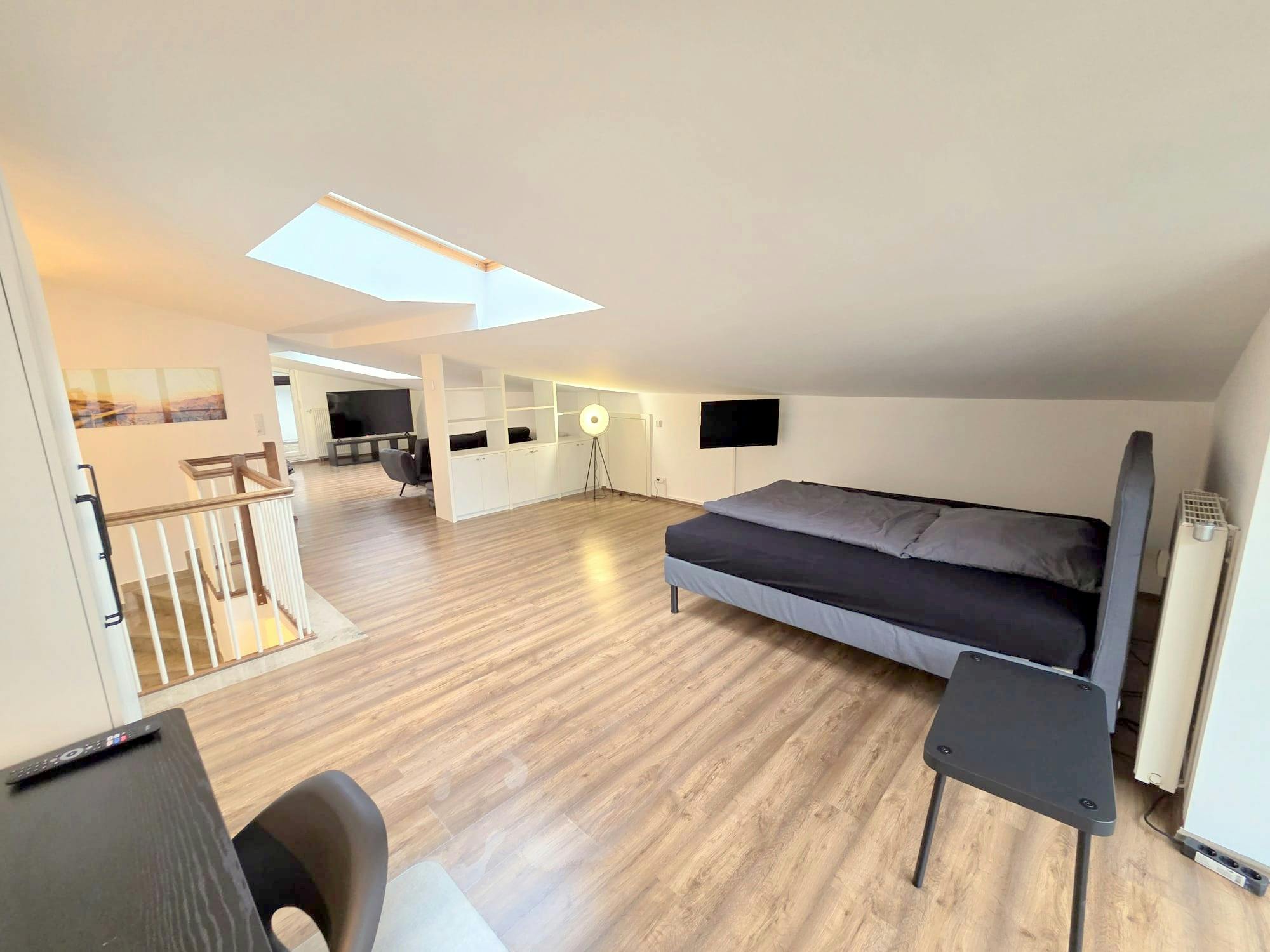 Apartment for rent for €1,400 per month in Frankfurt am Main, Obermainstraße