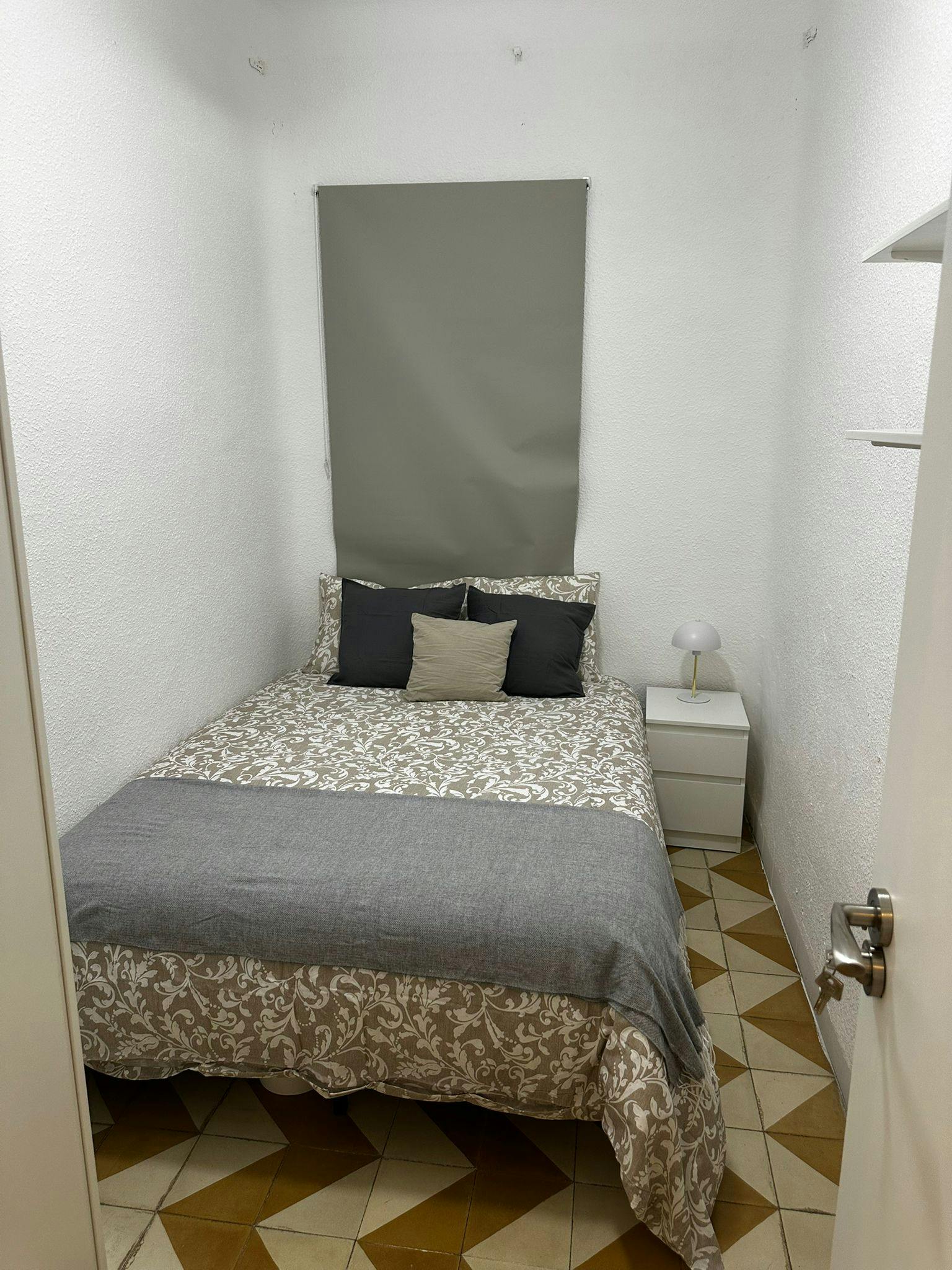 Private room for rent for €300 per month in Alicante (Alacant), Pasaje Campoamor