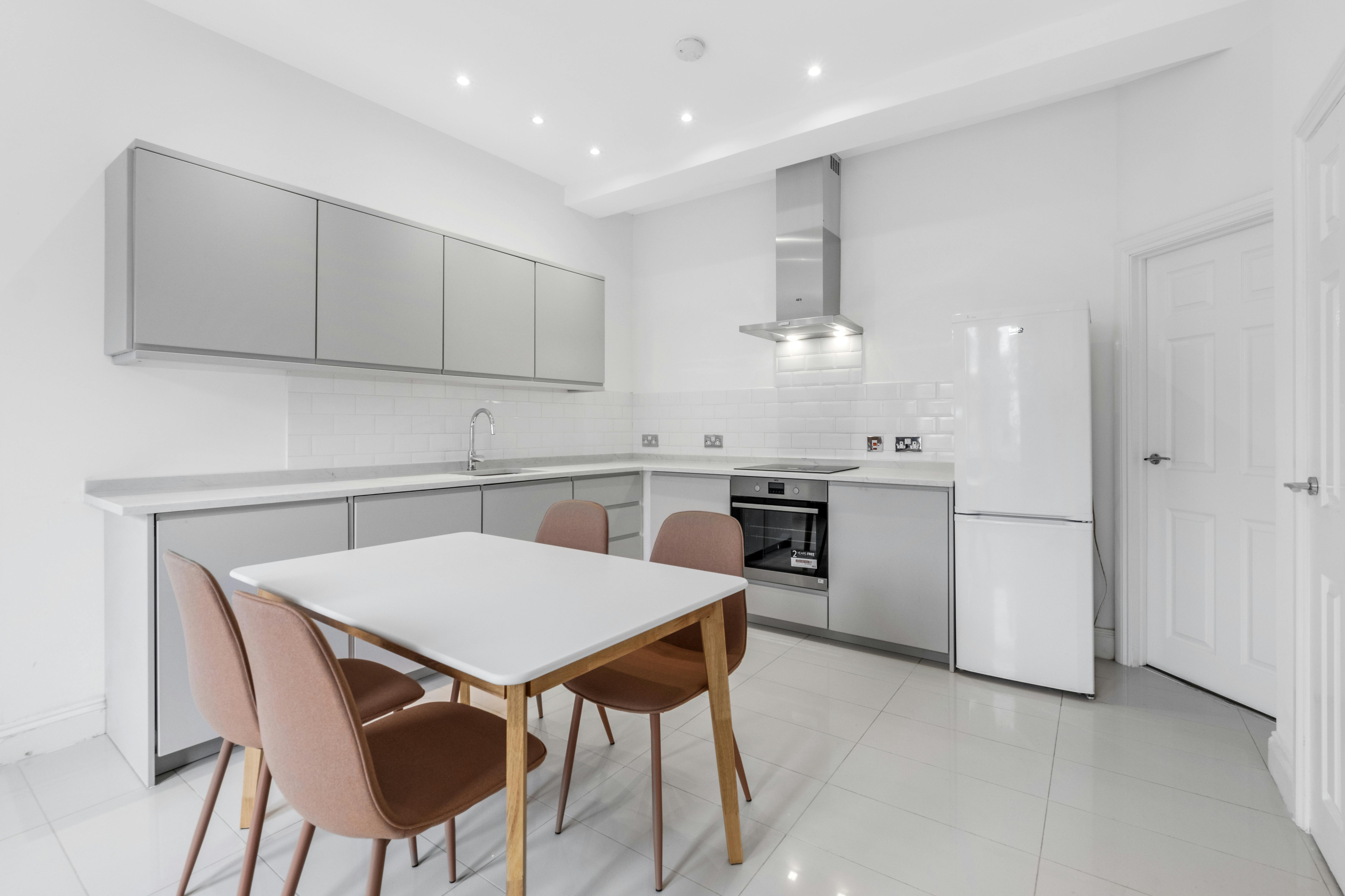 Appartement te huur voor £ 2.635 per maand in London, Springbank Road