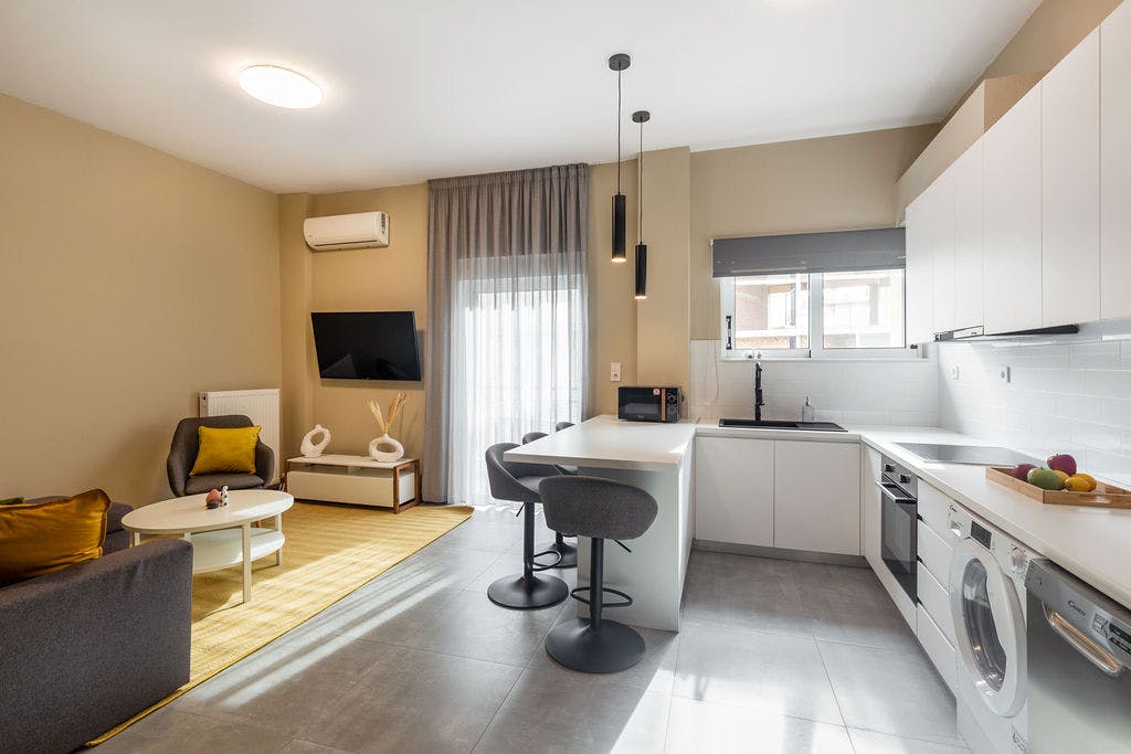 Apartment for rent for €1,100 per month in Athina, Paggeou