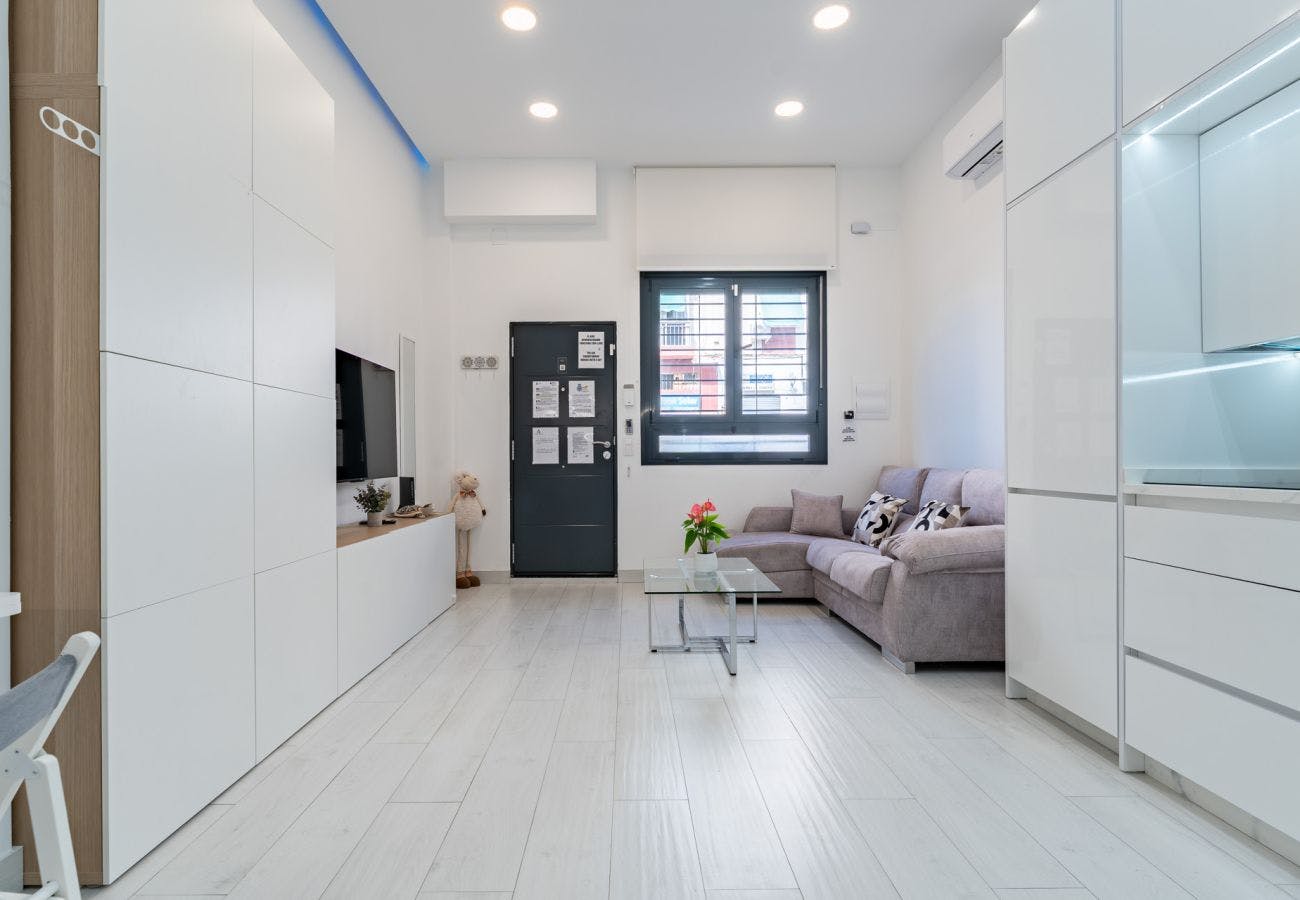 Kawalerka do wynajęcia za 2500 € miesięcznie w mieście Málaga, Calle Miguel Moreno Masson